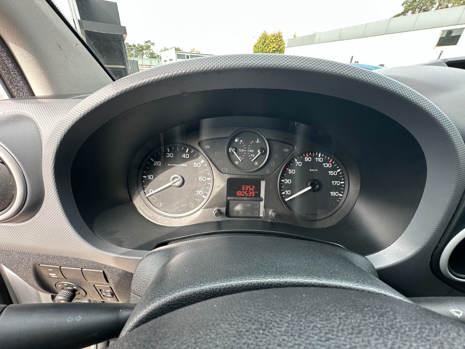 Fahrzeugabbildung Peugeot Partner L2 Komfort 1.6 90 PS HU neu Klima