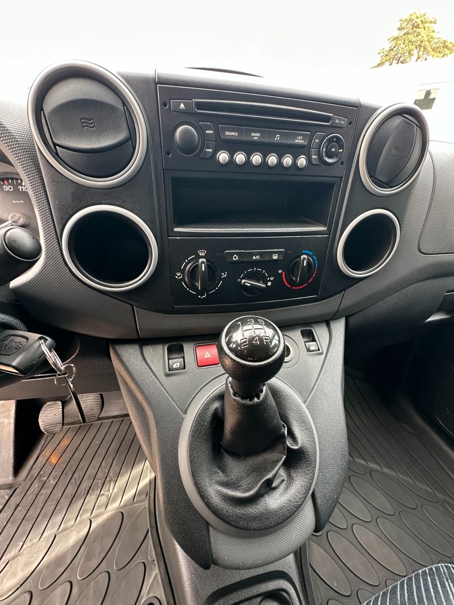 Fahrzeugabbildung Peugeot Partner L2 Komfort 1.6 90 PS HU neu Klima