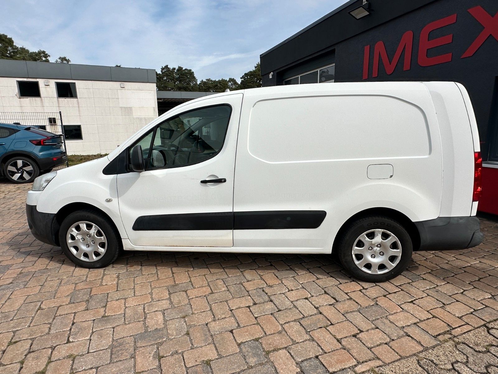 Fahrzeugabbildung Peugeot Partner L2 Komfort 1.6 90 PS HU neu Klima
