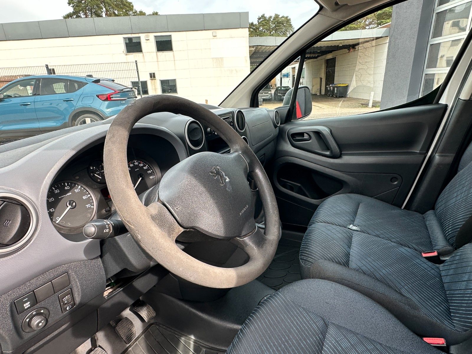 Fahrzeugabbildung Peugeot Partner L2 Komfort 1.6 90 PS HU neu Klima