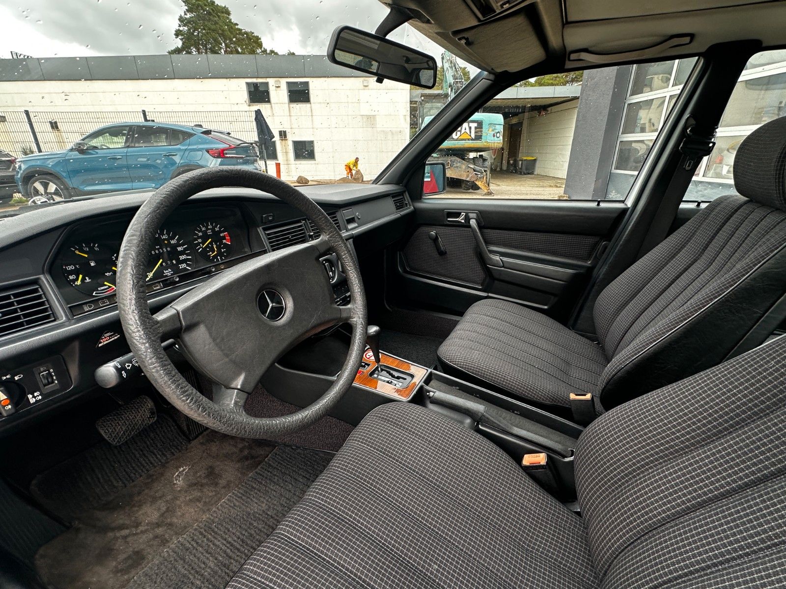 Fahrzeugabbildung Mercedes-Benz 190E 2.0 118 PS Autom. Tüv neu H-KZ SD Servo