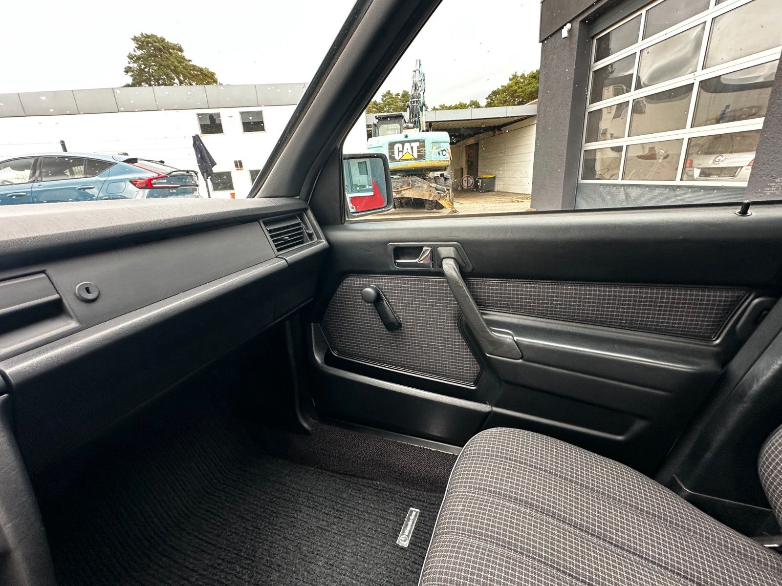 Fahrzeugabbildung Mercedes-Benz 190E 2.0 118 PS Autom. Tüv neu H-KZ SD Servo