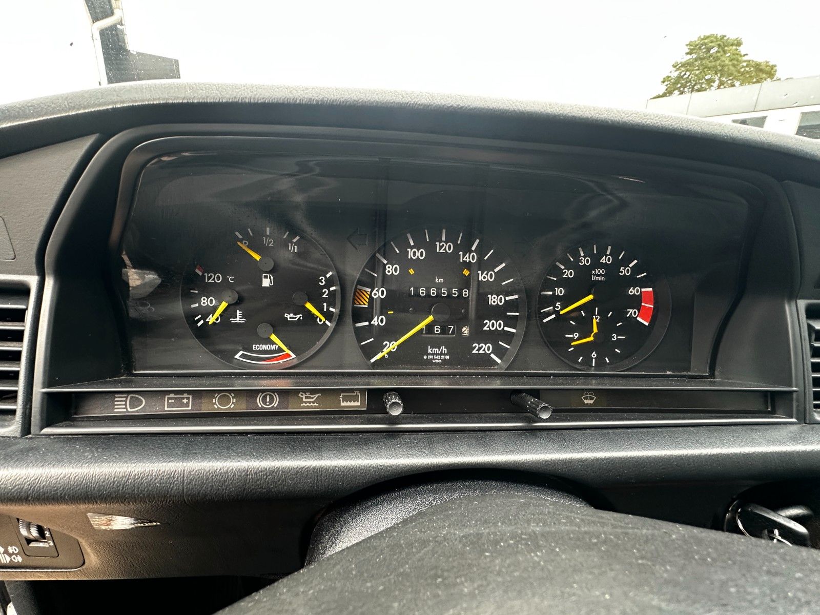Fahrzeugabbildung Mercedes-Benz 190E 2.0 118 PS Autom. Tüv neu H-KZ SD Servo