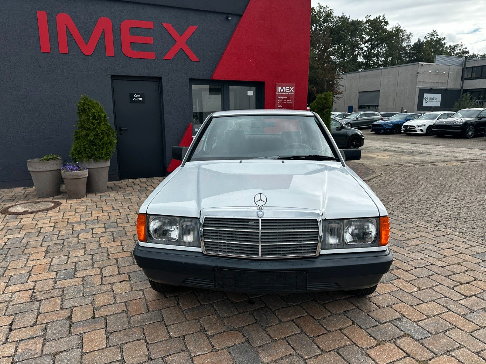 Fahrzeugabbildung Mercedes-Benz 190E 2.0 118 PS Autom. Tüv neu H-KZ SD Servo