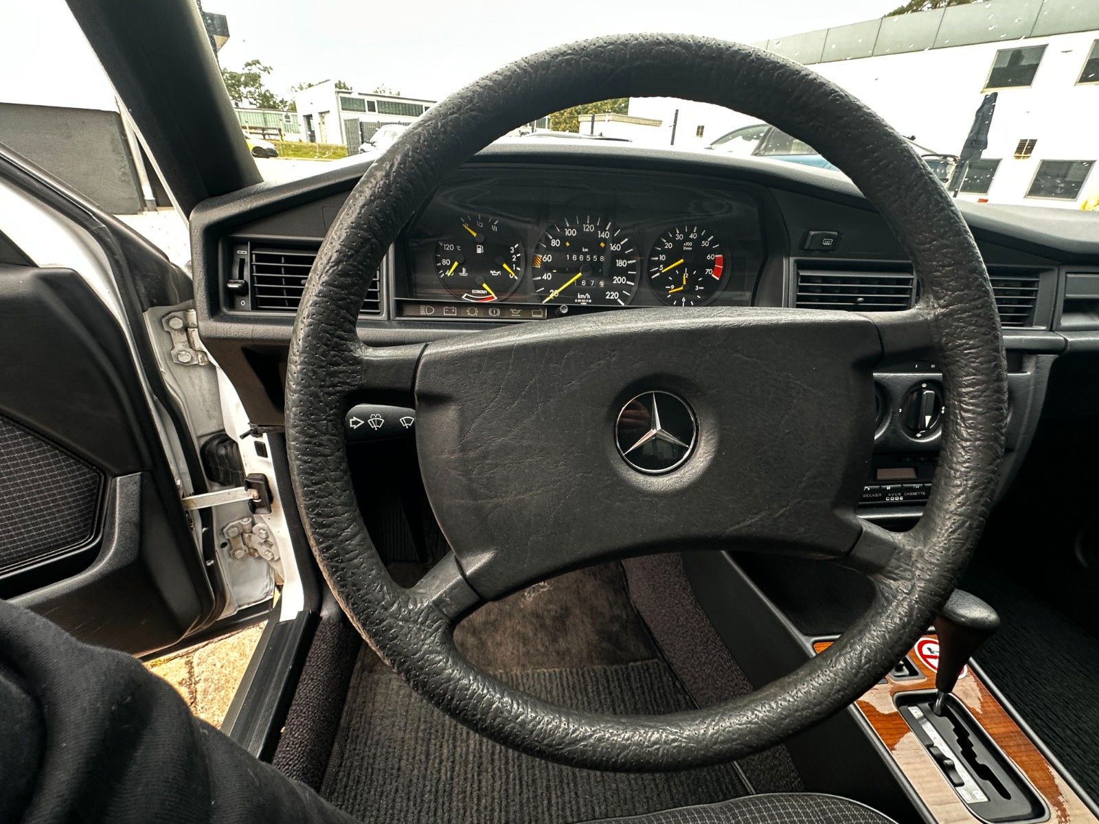 Fahrzeugabbildung Mercedes-Benz 190E 2.0 118 PS Autom. Tüv neu H-KZ SD Servo