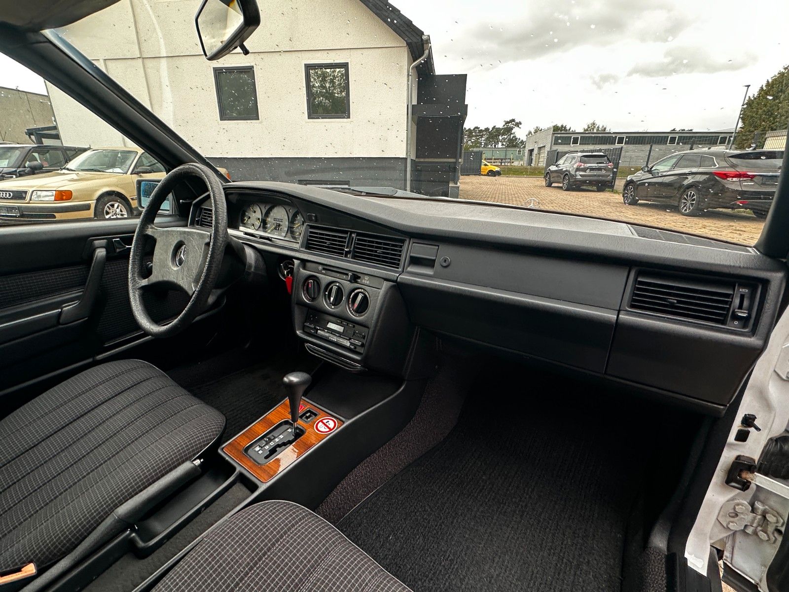 Fahrzeugabbildung Mercedes-Benz 190E 2.0 118 PS Autom. Tüv neu H-KZ SD Servo