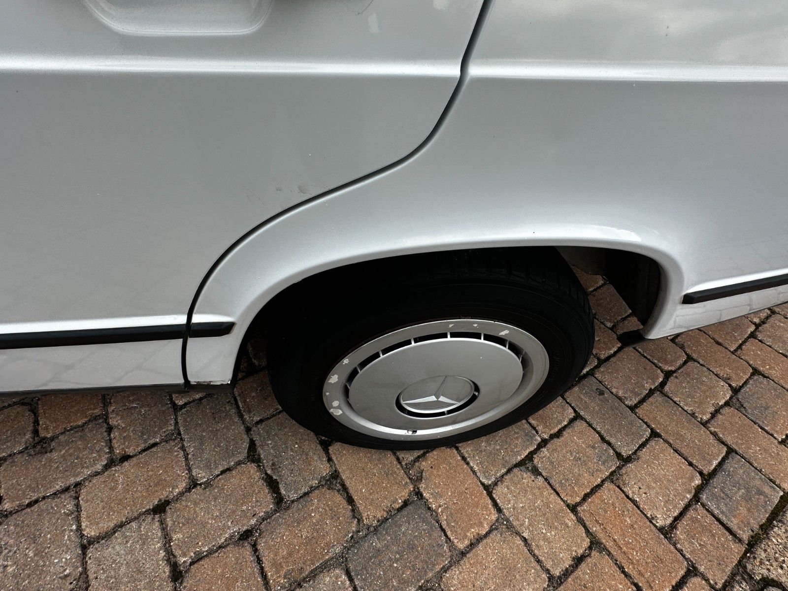 Fahrzeugabbildung Mercedes-Benz 190E 2.0 118 PS Autom. Tüv neu H-KZ SD Servo