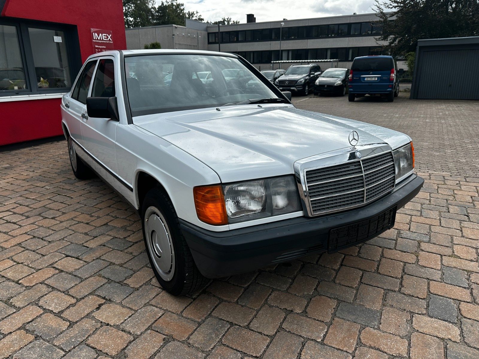 Fahrzeugabbildung Mercedes-Benz 190E 2.0 118 PS Autom. Tüv neu H-KZ SD Servo