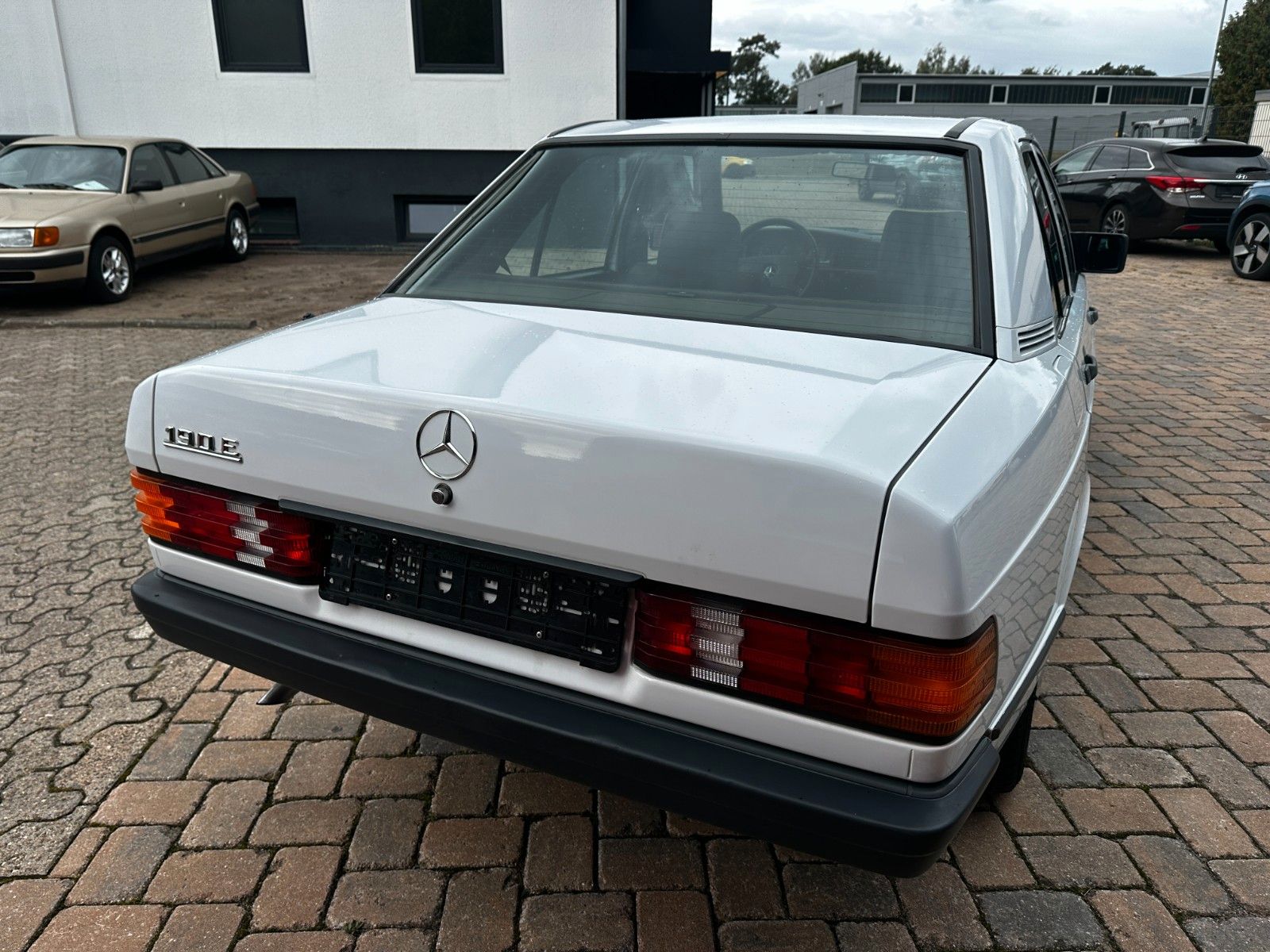 Fahrzeugabbildung Mercedes-Benz 190E 2.0 118 PS Autom. Tüv neu H-KZ SD Servo
