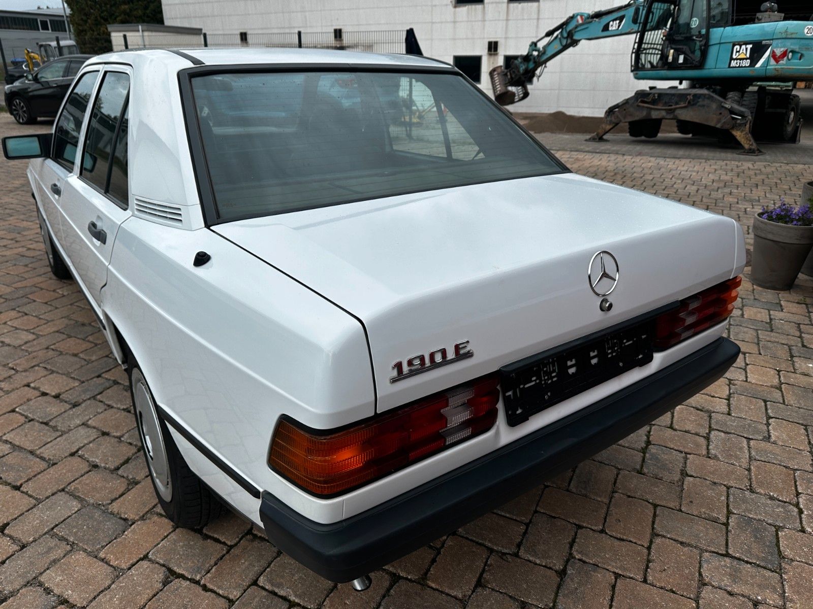 Fahrzeugabbildung Mercedes-Benz 190E 2.0 118 PS Autom. Tüv neu H-KZ SD Servo