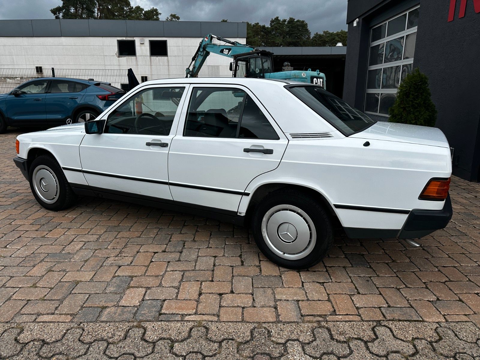 Fahrzeugabbildung Mercedes-Benz 190E 2.0 118 PS Autom. Tüv neu H-KZ SD Servo
