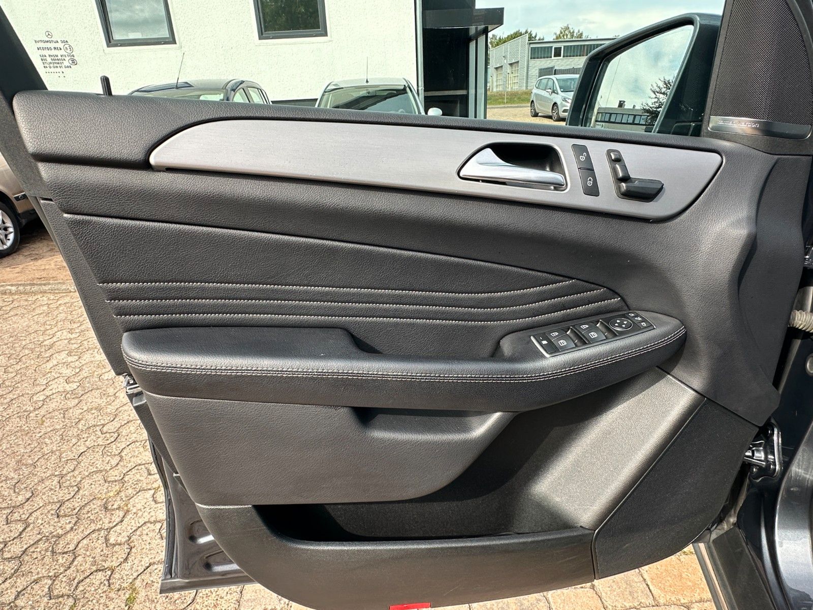 Fahrzeugabbildung Mercedes-Benz ML 250 CDI BlueTec 4Matic Sport Paket Xenon