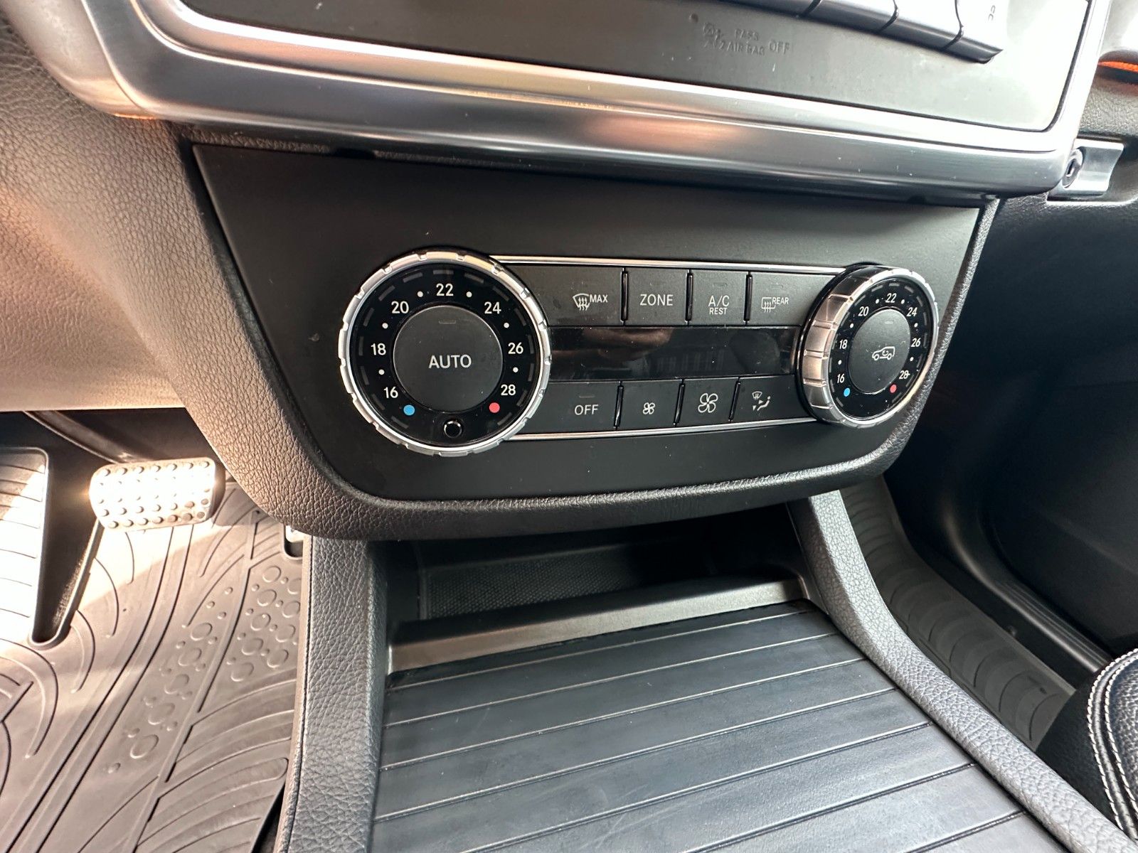 Fahrzeugabbildung Mercedes-Benz ML 250 CDI BlueTec 4Matic Sport Paket Xenon