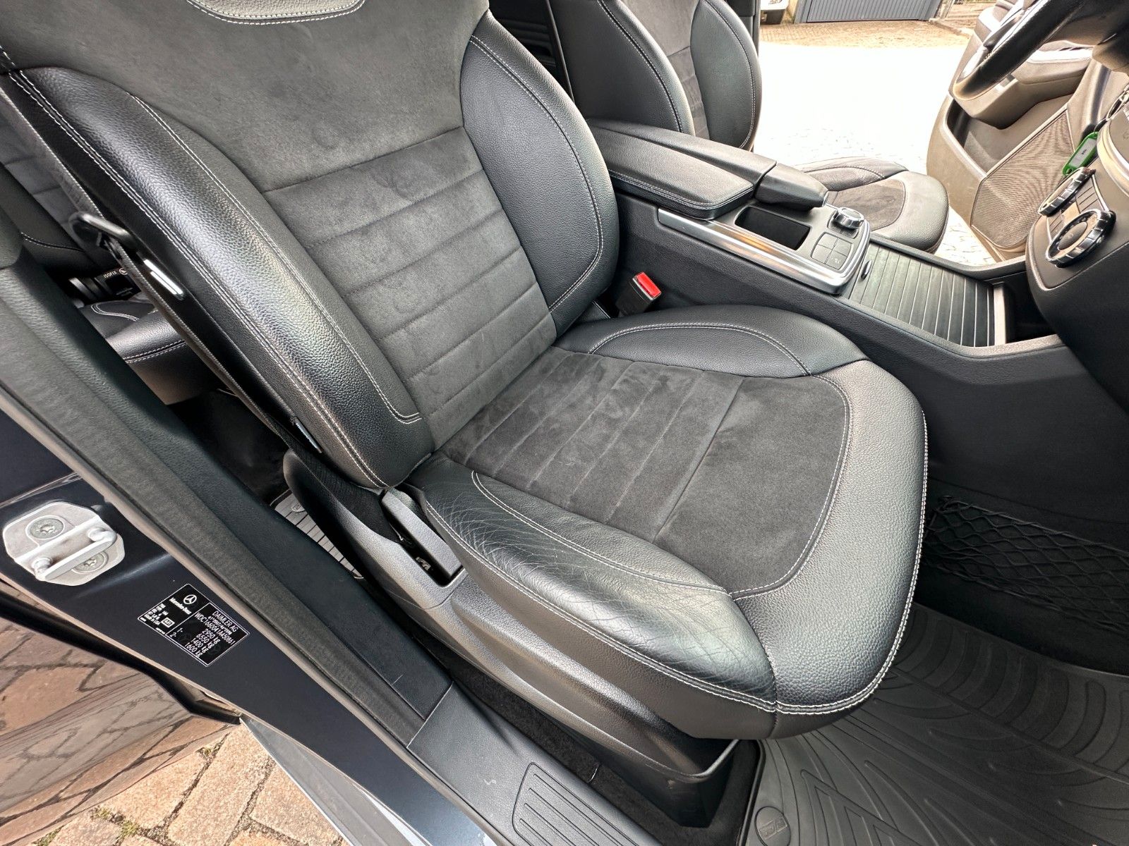 Fahrzeugabbildung Mercedes-Benz ML 250 CDI BlueTec 4Matic Sport Paket Xenon