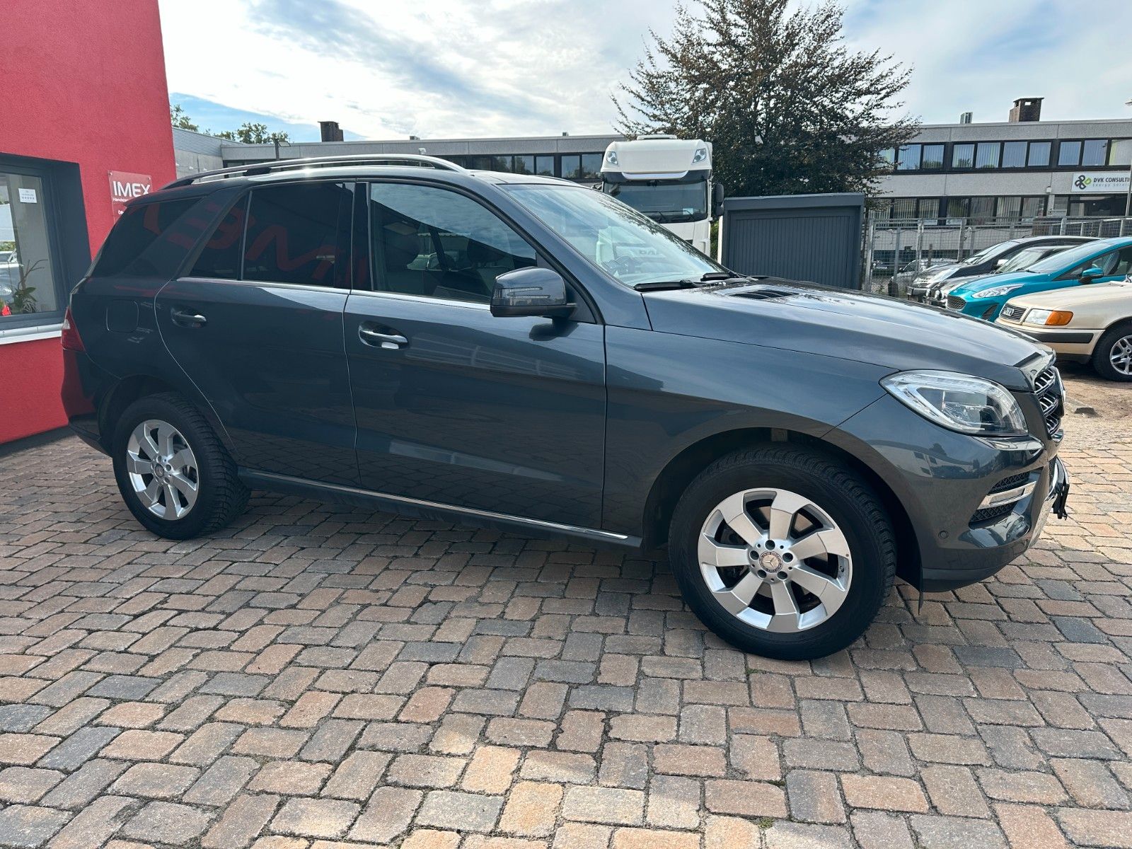 Fahrzeugabbildung Mercedes-Benz ML 250 CDI BlueTec 4Matic Sport Paket Xenon