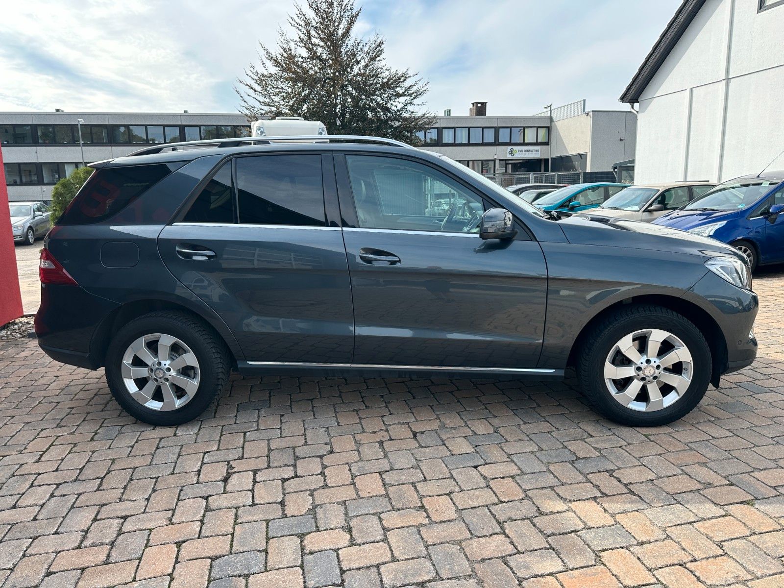 Fahrzeugabbildung Mercedes-Benz ML 250 CDI BlueTec 4Matic Sport Paket Xenon