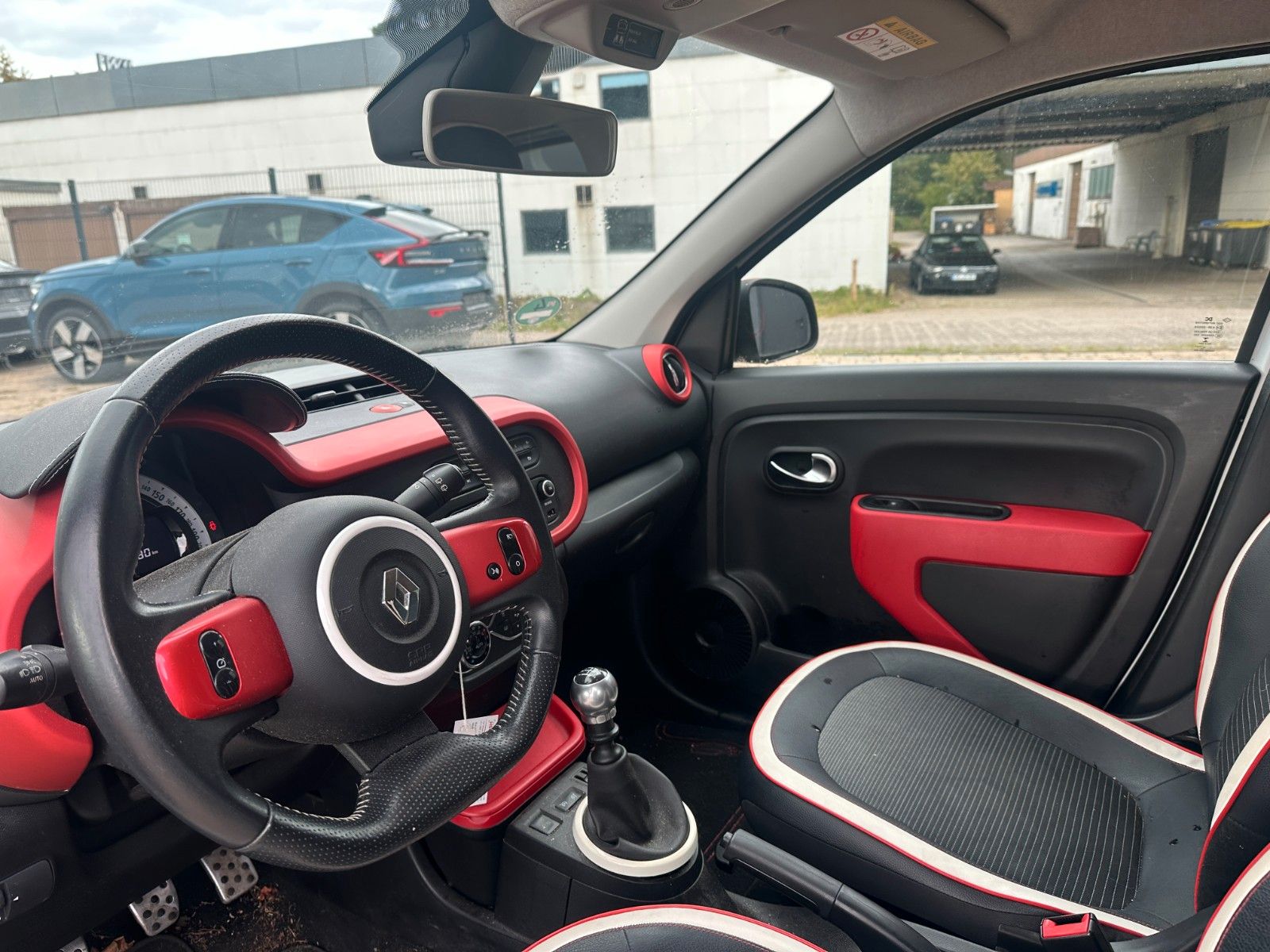 Fahrzeugabbildung Renault Twingo Luxe 0,9 90 PS Motor/Getriebe gut