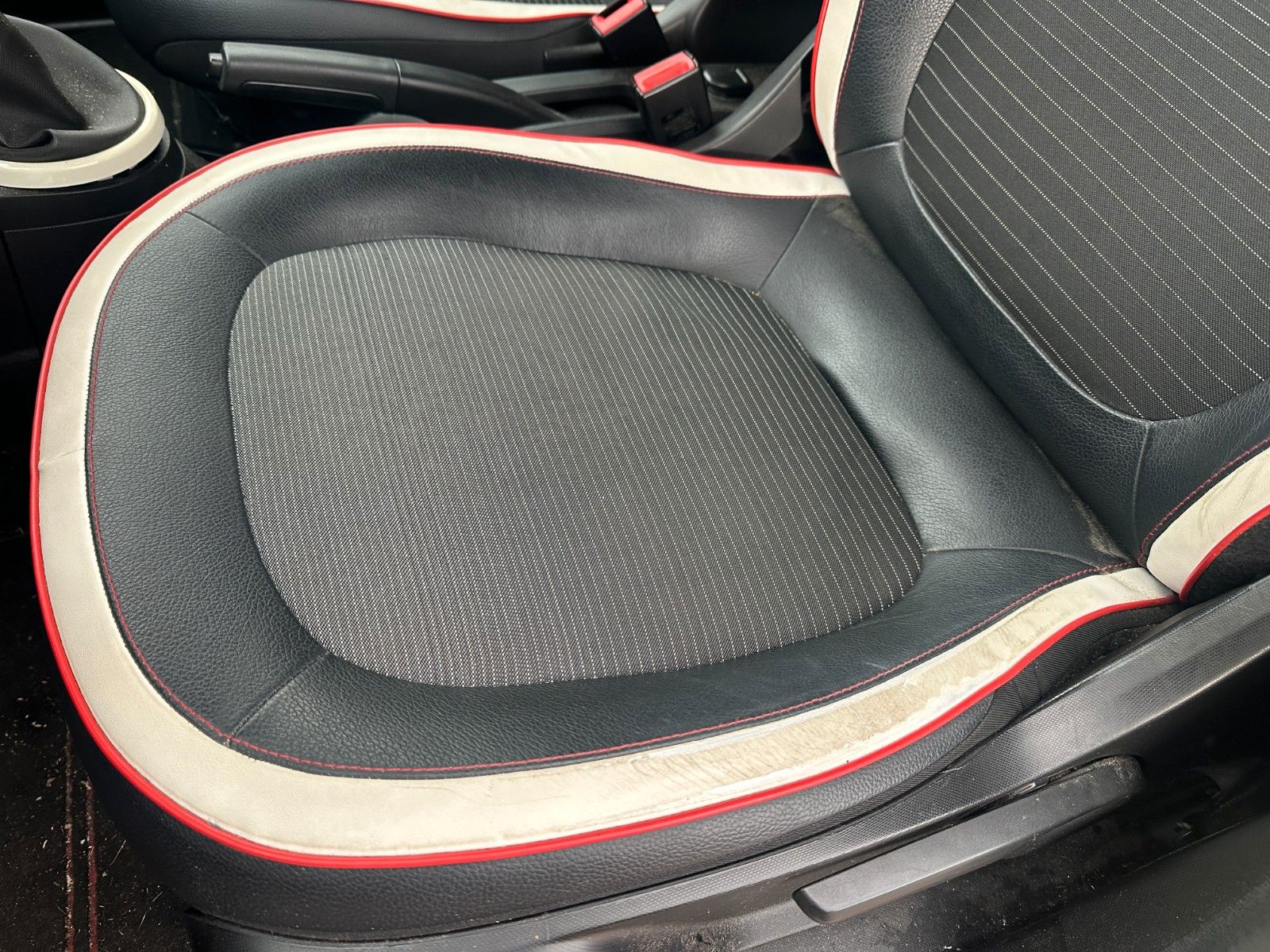 Fahrzeugabbildung Renault Twingo Luxe 0,9 90 PS Motor/Getriebe gut