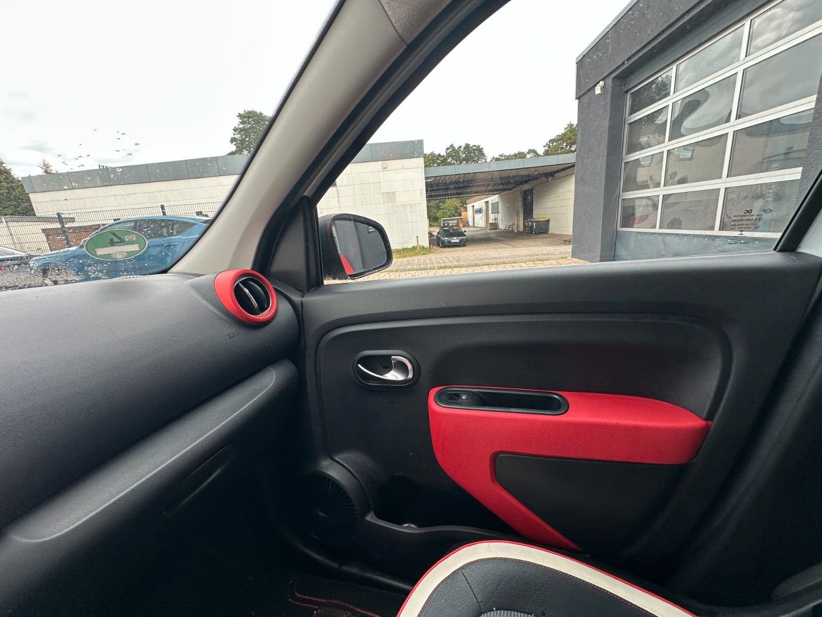 Fahrzeugabbildung Renault Twingo Luxe 0,9 90 PS Motor/Getriebe gut