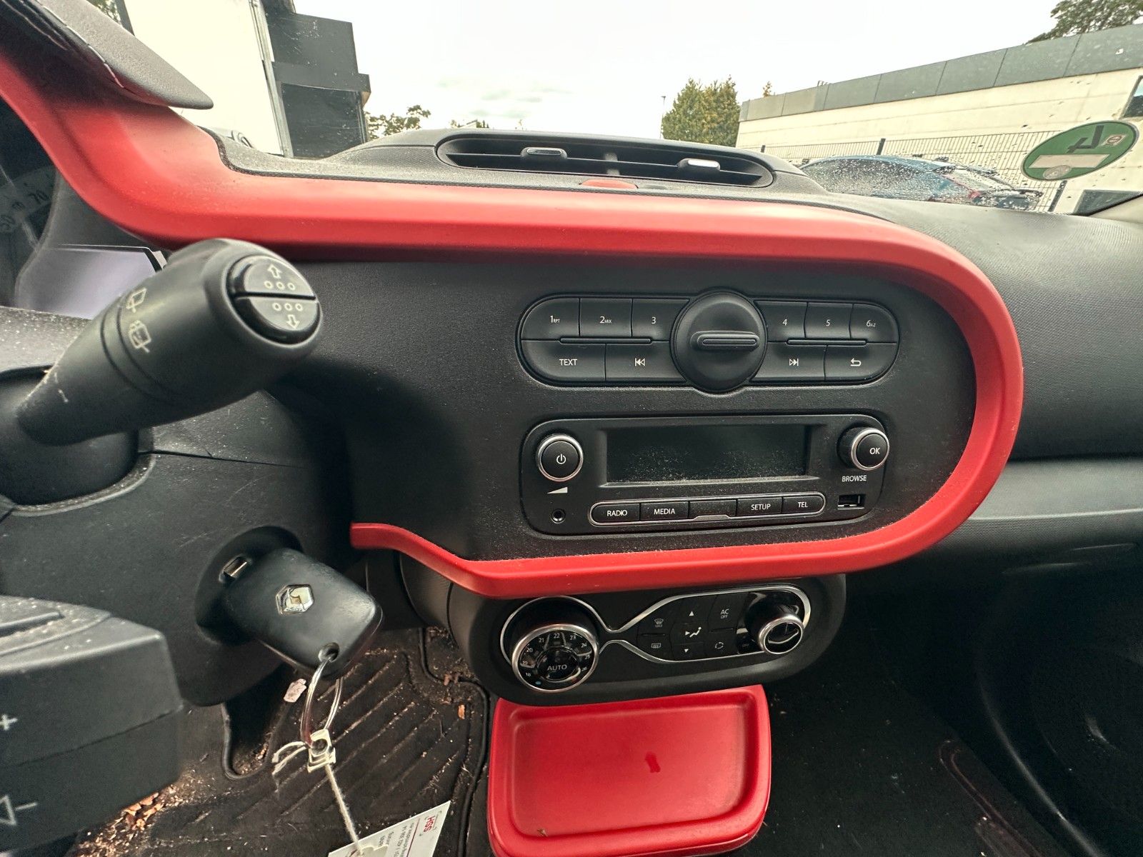 Fahrzeugabbildung Renault Twingo Luxe 0,9 90 PS Motor/Getriebe gut