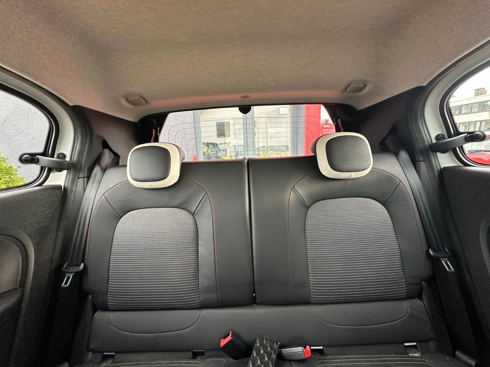 Fahrzeugabbildung Renault Twingo Luxe 0,9 90 PS Motor/Getriebe gut