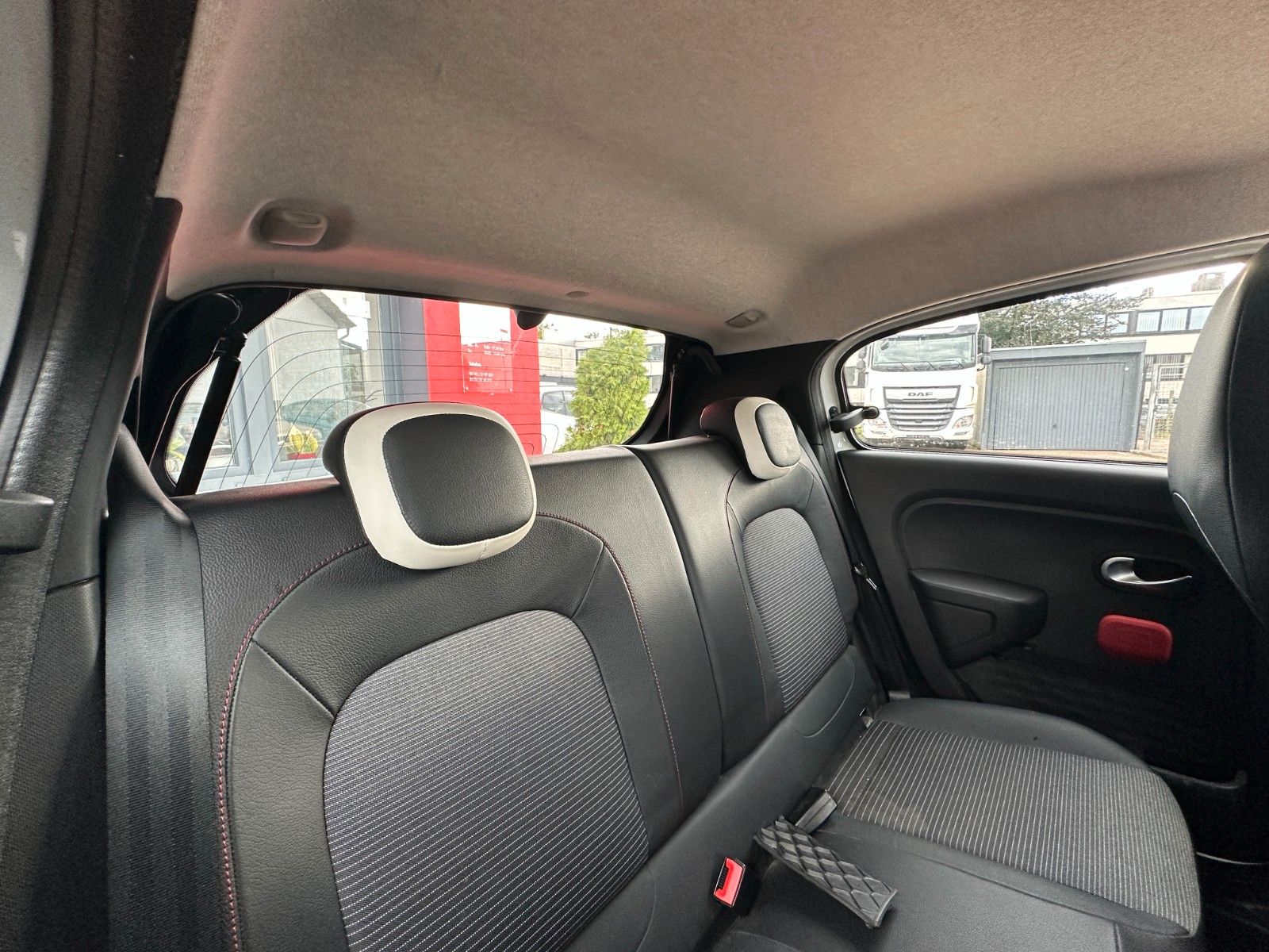 Fahrzeugabbildung Renault Twingo Luxe 0,9 90 PS Motor/Getriebe gut