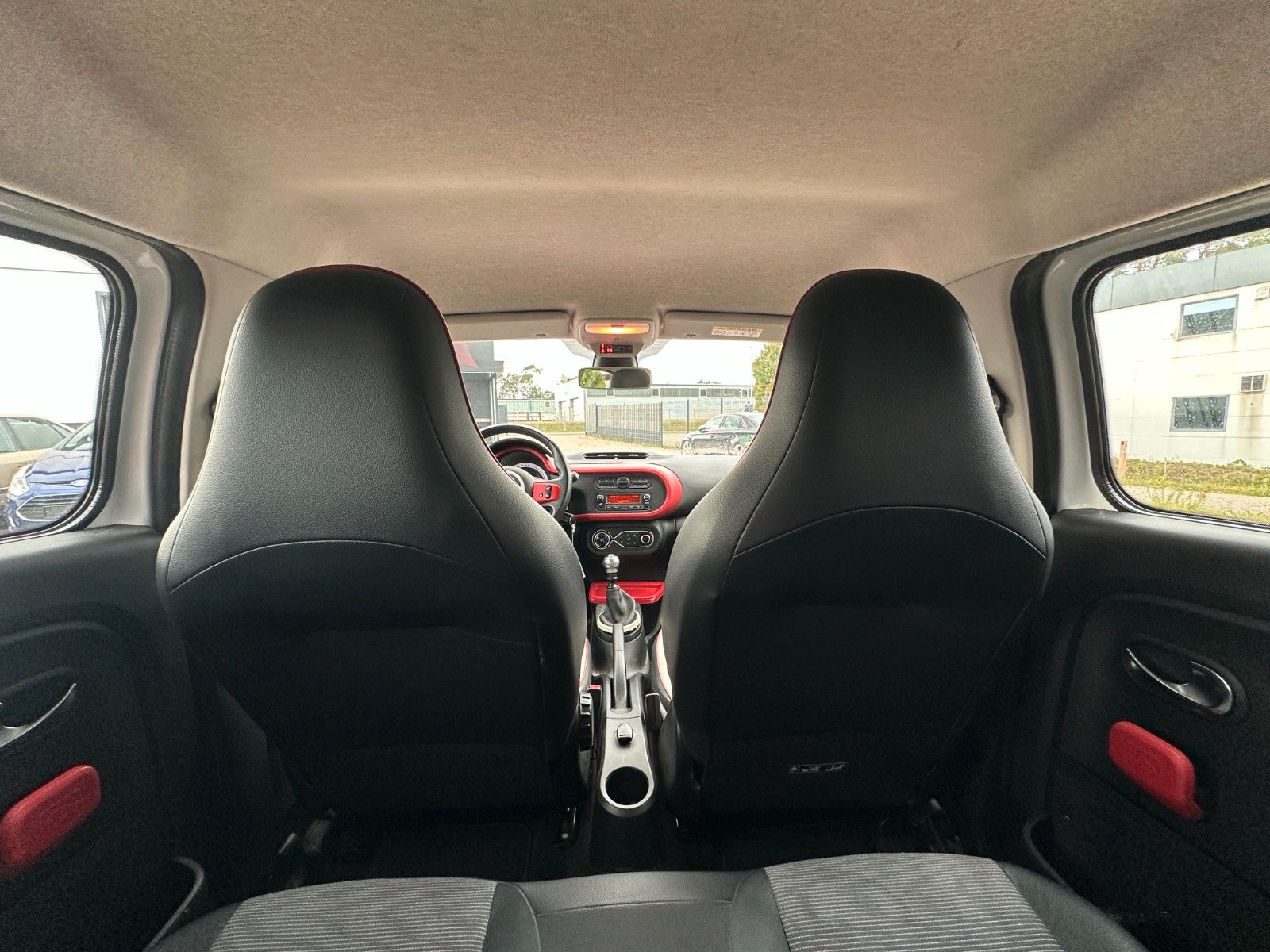 Fahrzeugabbildung Renault Twingo Luxe 0,9 90 PS Motor/Getriebe gut