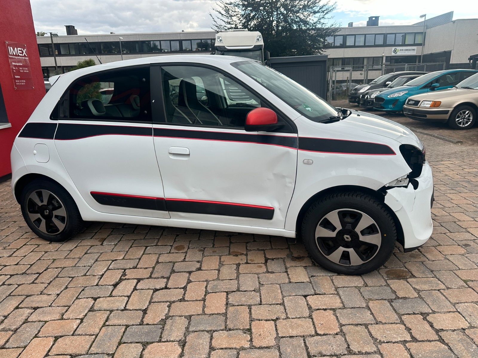 Fahrzeugabbildung Renault Twingo Luxe 0,9 90 PS Motor/Getriebe gut