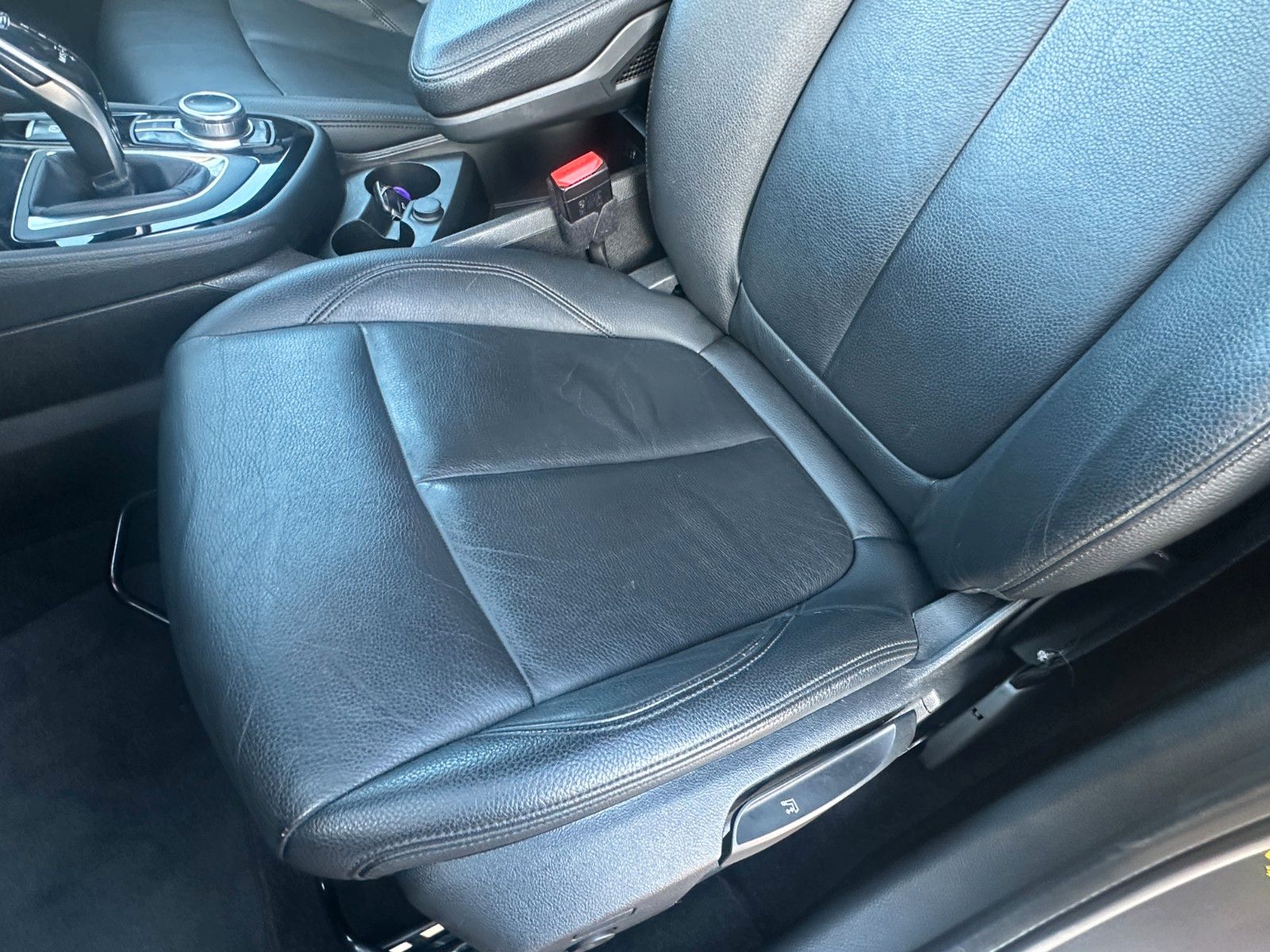 Fahrzeugabbildung BMW 218 d Gran Tourer Advantage 2.0 150 PS Autom.