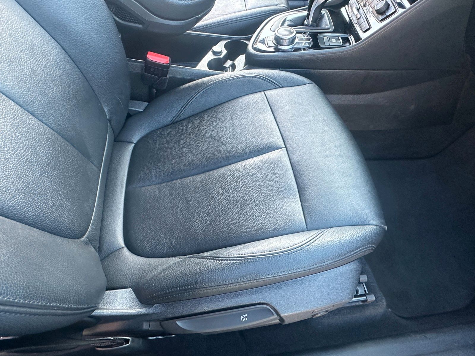 Fahrzeugabbildung BMW 218 d Gran Tourer Advantage 2.0 150 PS Autom.