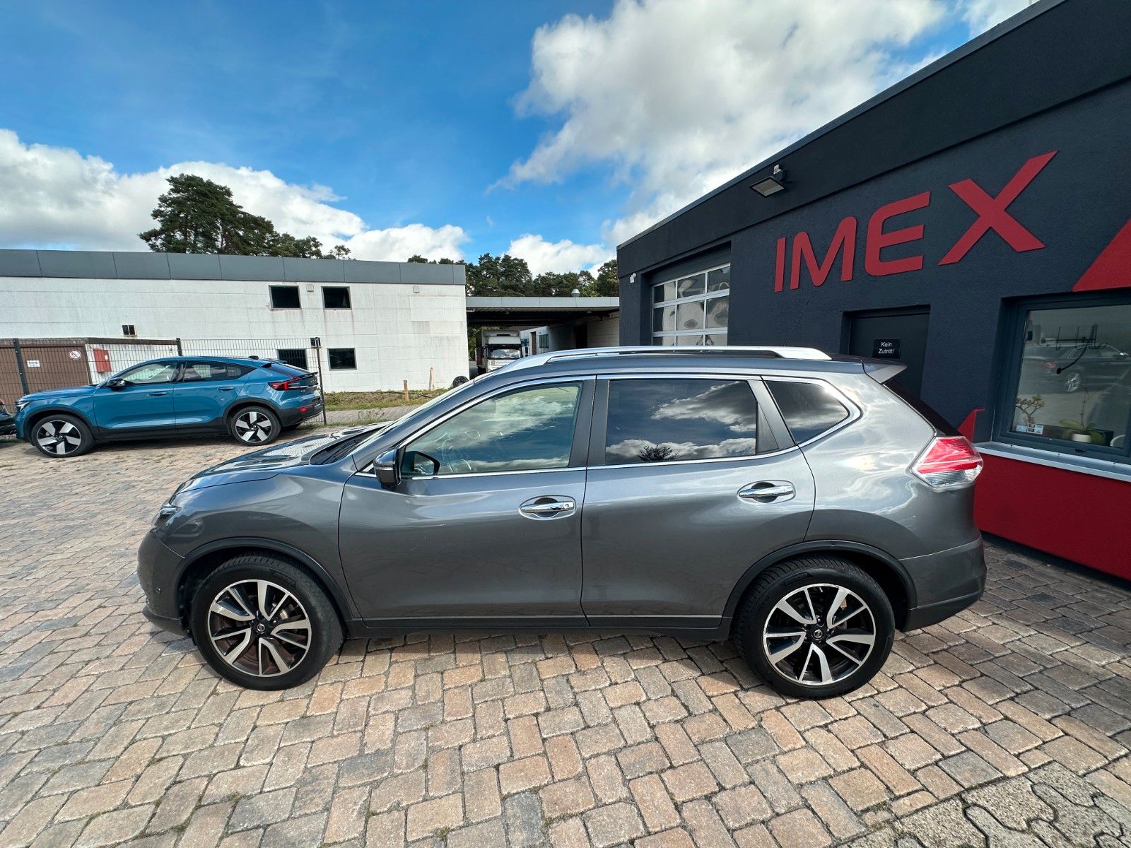 Fahrzeugabbildung Nissan X-Trail Tekna 1.6 130 PS HU 10/27 Leder 360°