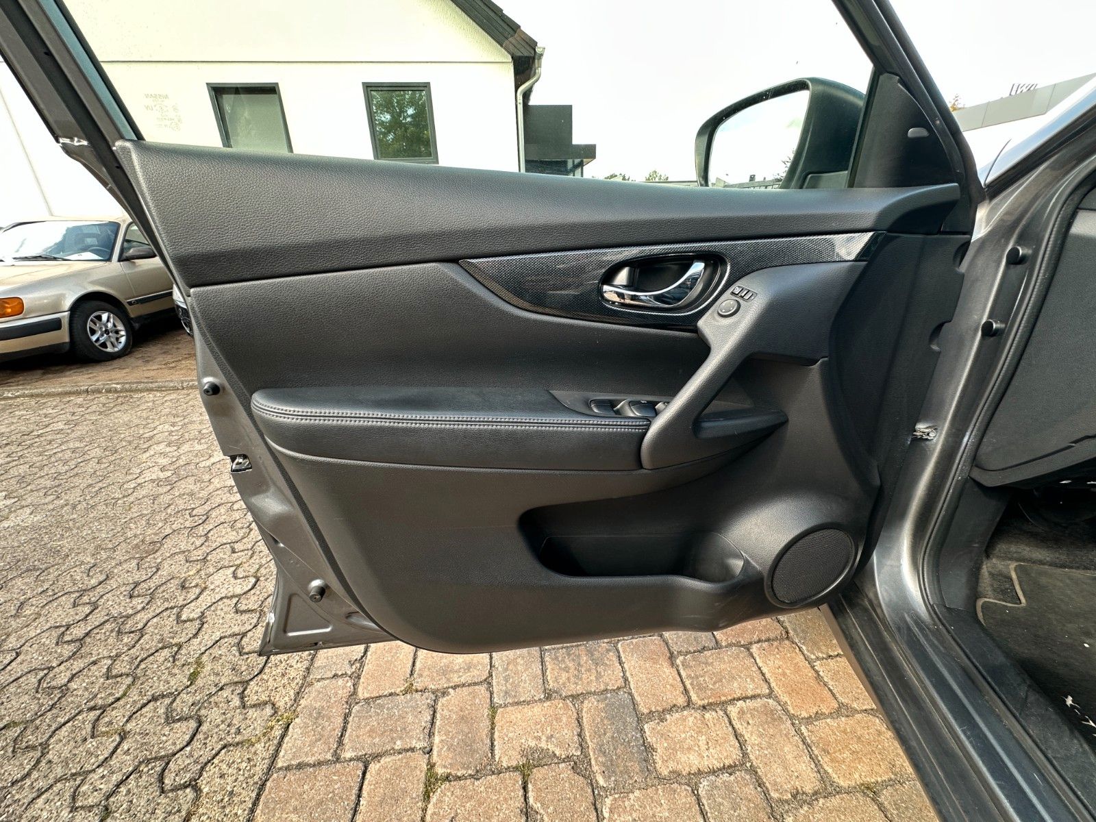 Fahrzeugabbildung Nissan X-Trail Tekna 1.6 130 PS HU 10/27 Leder 360°