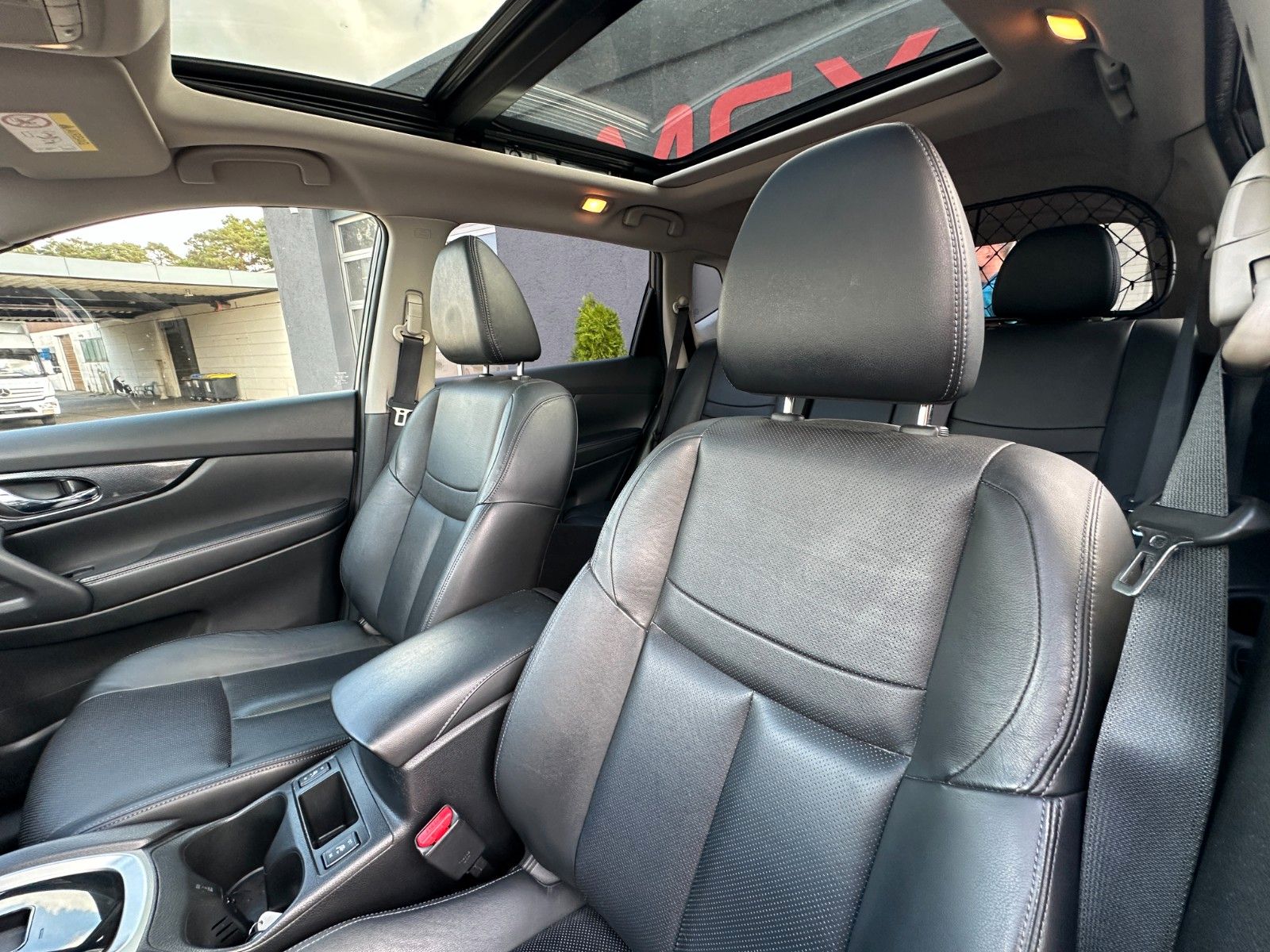 Fahrzeugabbildung Nissan X-Trail Tekna 1.6 130 PS HU 10/27 Leder 360°