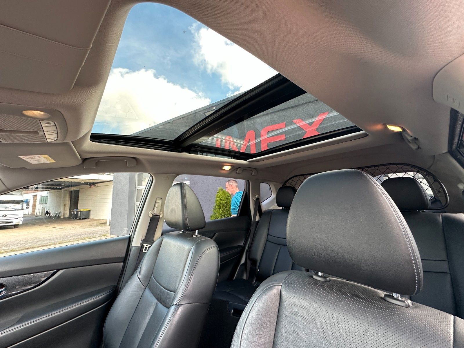 Fahrzeugabbildung Nissan X-Trail Tekna 1.6 130 PS HU 10/27 Leder 360°