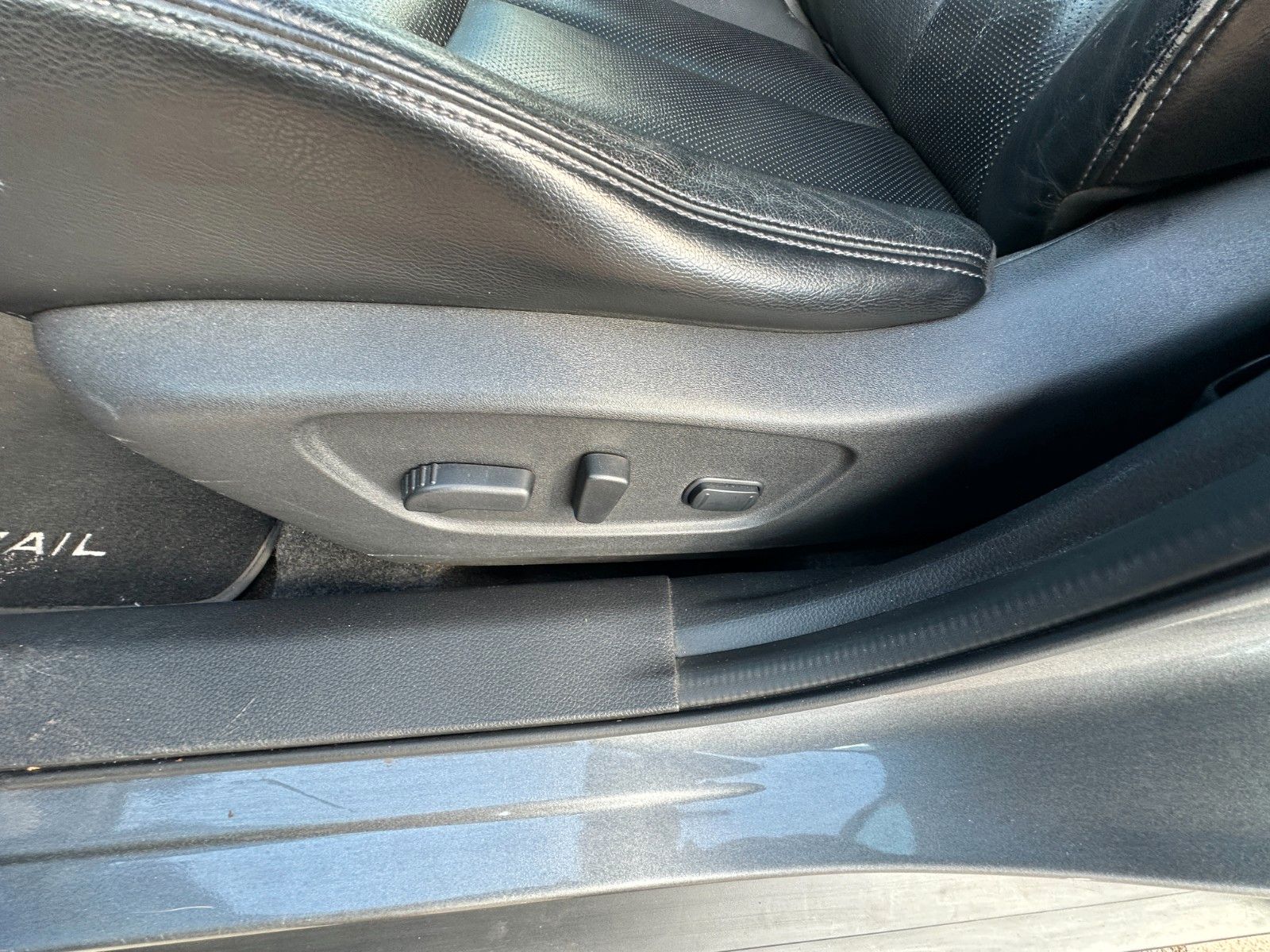 Fahrzeugabbildung Nissan X-Trail Tekna 1.6 130 PS HU 10/27 Leder 360°