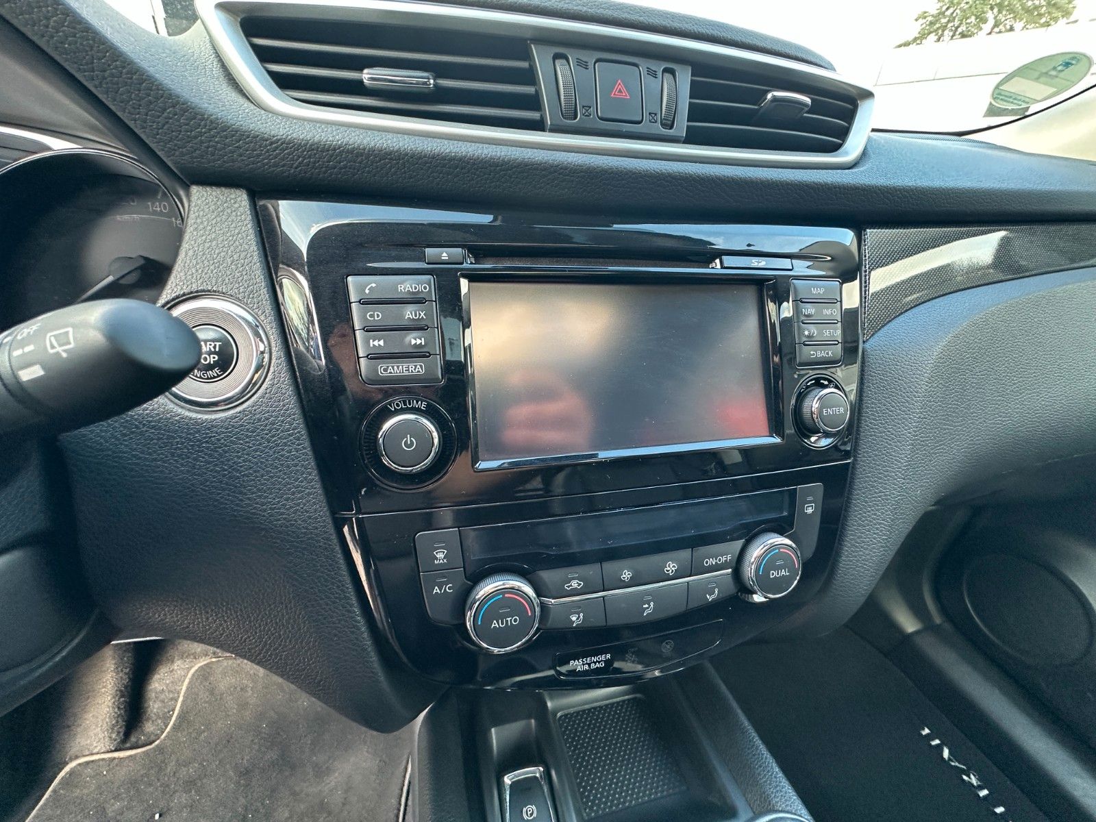 Fahrzeugabbildung Nissan X-Trail Tekna 1.6 130 PS HU 10/27 Leder 360°