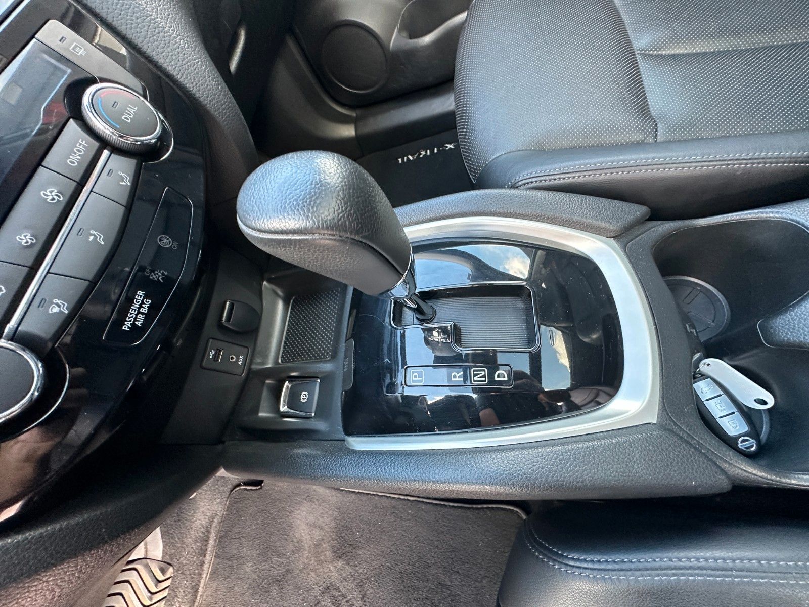 Fahrzeugabbildung Nissan X-Trail Tekna 1.6 130 PS HU 10/27 Leder 360°