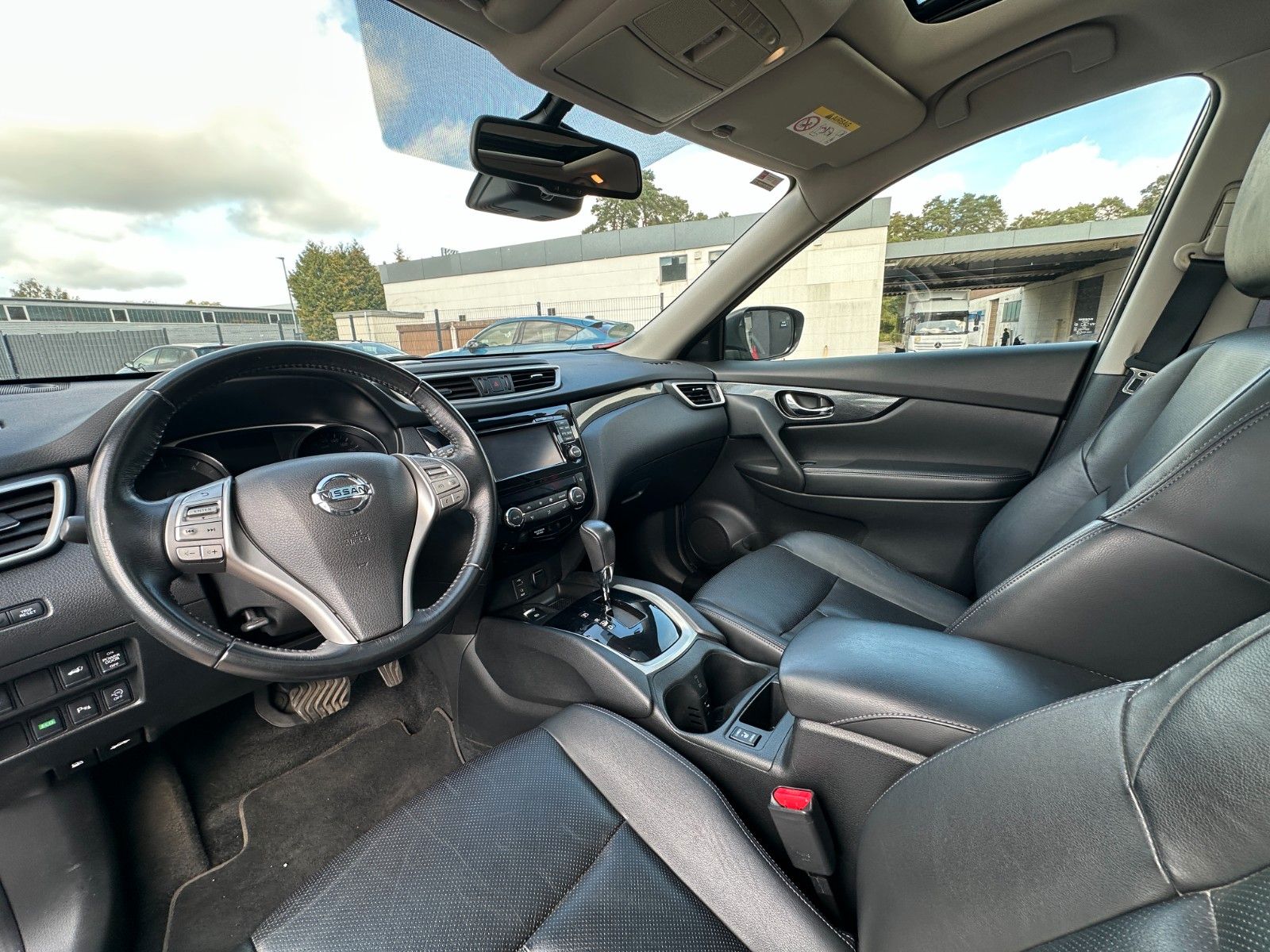 Fahrzeugabbildung Nissan X-Trail Tekna 1.6 130 PS HU 10/27 Leder 360°