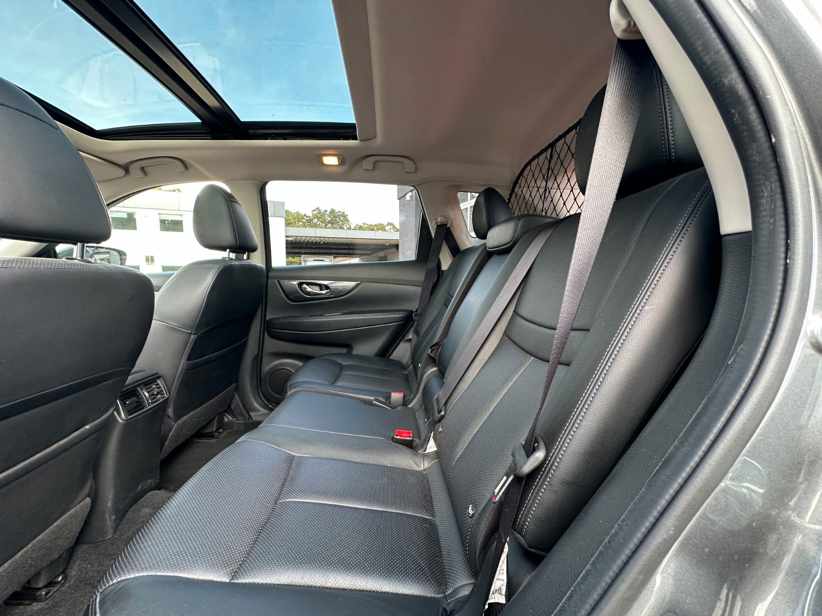 Fahrzeugabbildung Nissan X-Trail Tekna 1.6 130 PS HU 10/27 Leder 360°
