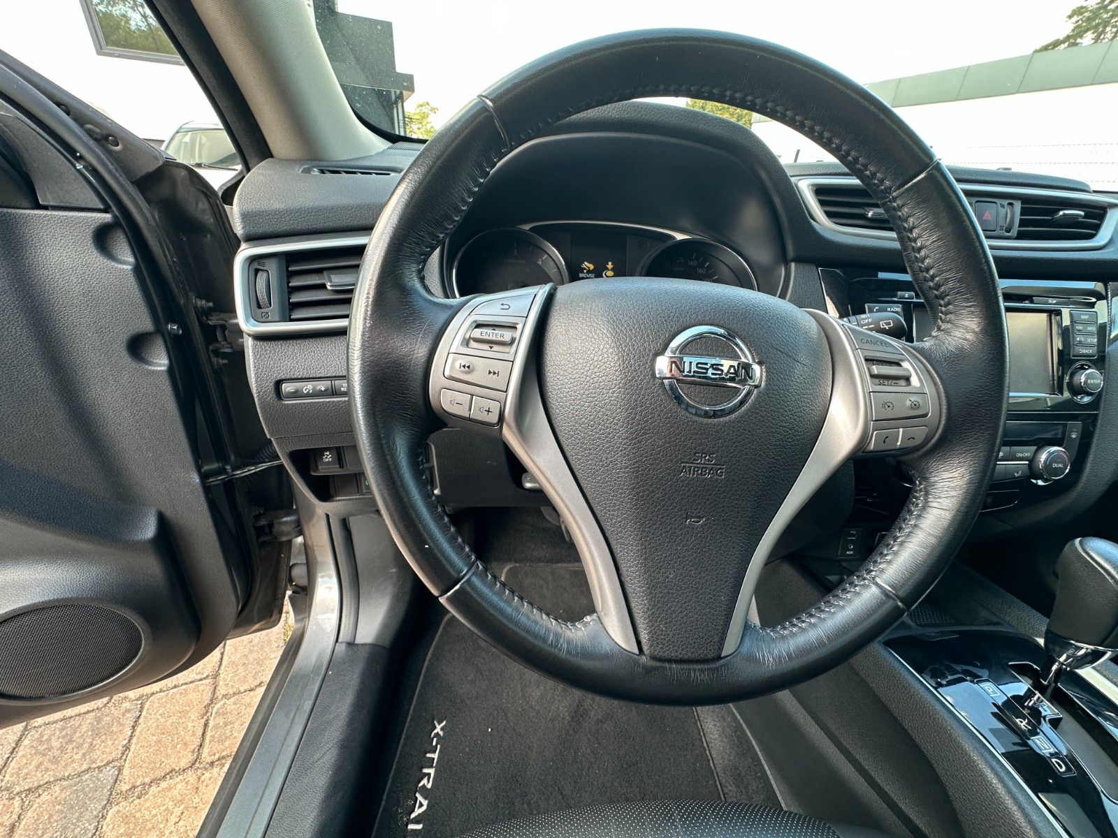 Fahrzeugabbildung Nissan X-Trail Tekna 1.6 130 PS HU 10/27 Leder 360°