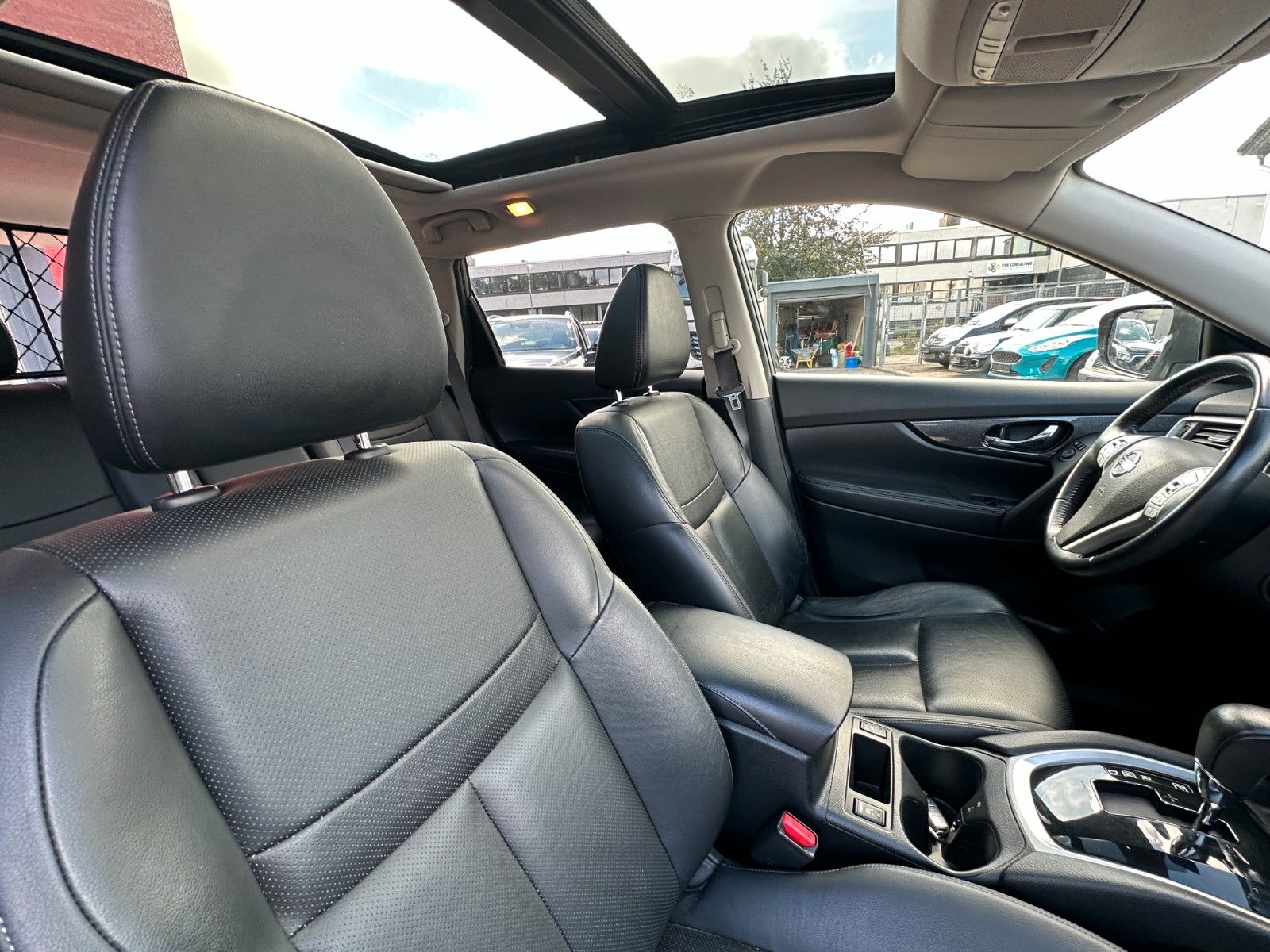 Fahrzeugabbildung Nissan X-Trail Tekna 1.6 130 PS HU 10/27 Leder 360°