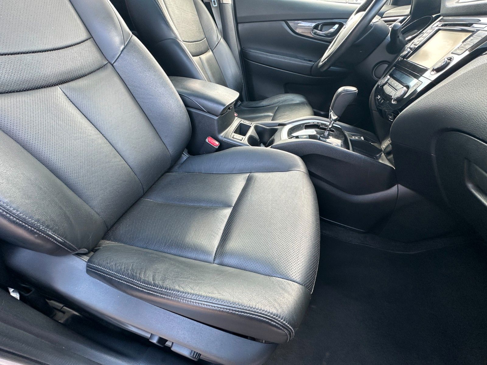 Fahrzeugabbildung Nissan X-Trail Tekna 1.6 130 PS HU 10/27 Leder 360°