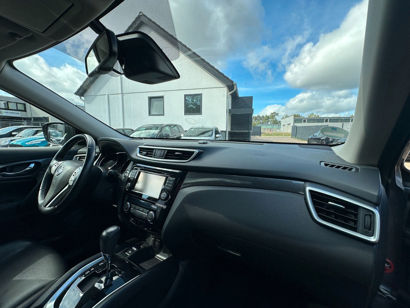 Fahrzeugabbildung Nissan X-Trail Tekna 1.6 130 PS HU 10/27 Leder 360°