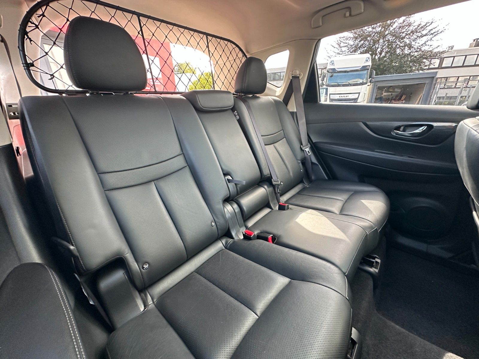 Fahrzeugabbildung Nissan X-Trail Tekna 1.6 130 PS HU 10/27 Leder 360°