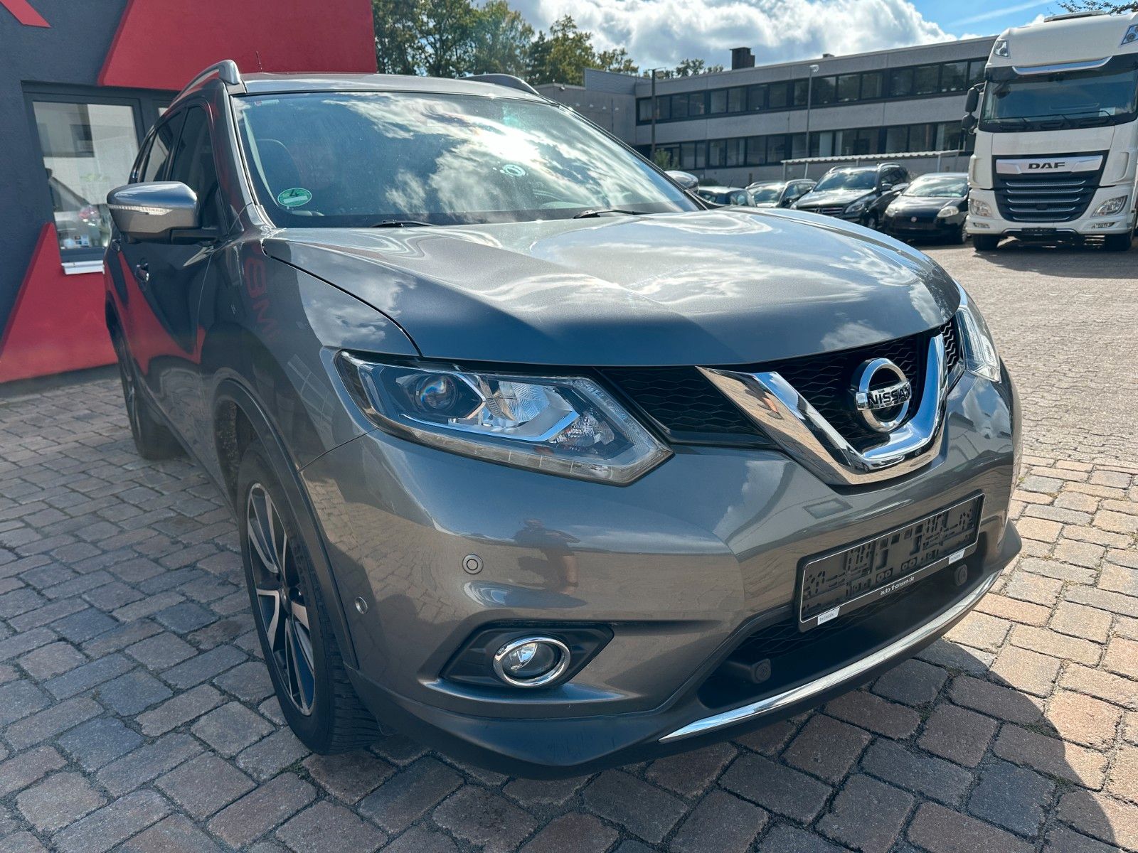 Fahrzeugabbildung Nissan X-Trail Tekna 1.6 130 PS HU 10/27 Leder 360°