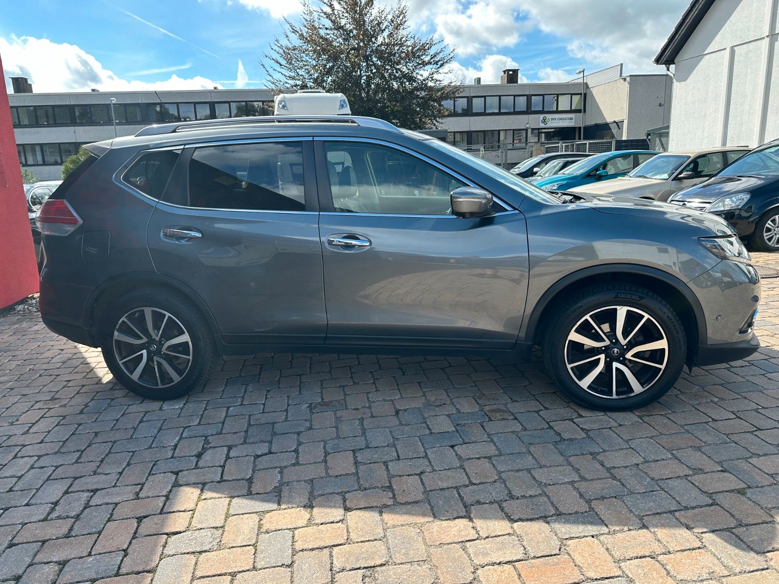 Fahrzeugabbildung Nissan X-Trail Tekna 1.6 130 PS HU 10/27 Leder 360°