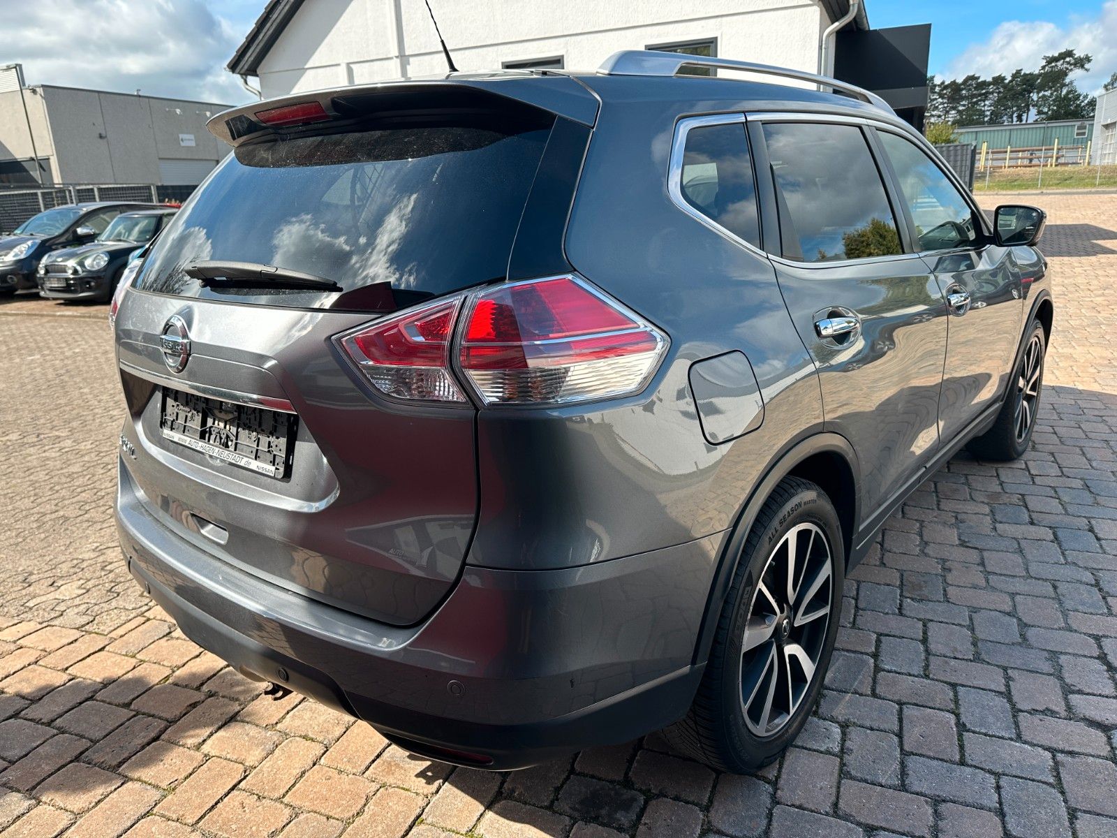 Fahrzeugabbildung Nissan X-Trail Tekna 1.6 130 PS HU 10/27 Leder 360°