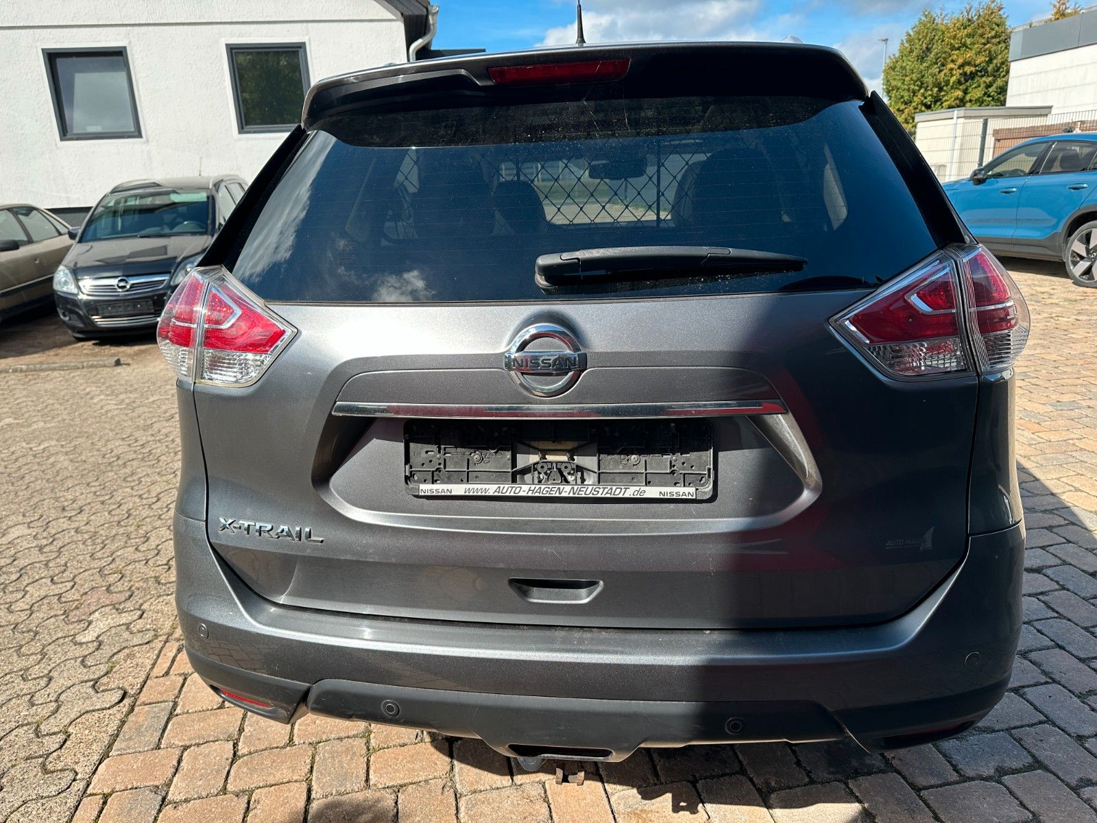 Fahrzeugabbildung Nissan X-Trail Tekna 1.6 130 PS HU 10/27 Leder 360°