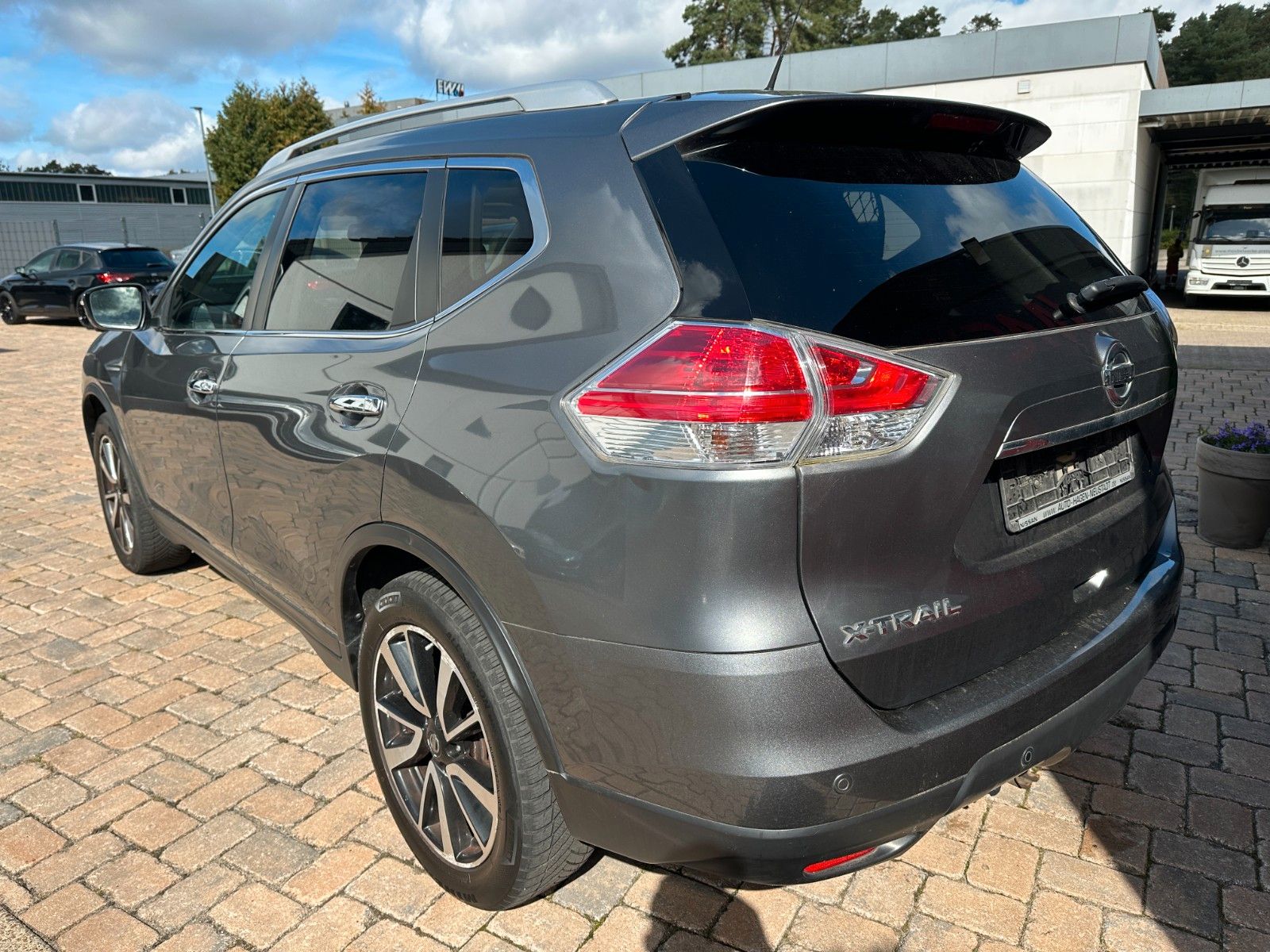 Fahrzeugabbildung Nissan X-Trail Tekna 1.6 130 PS HU 10/27 Leder 360°