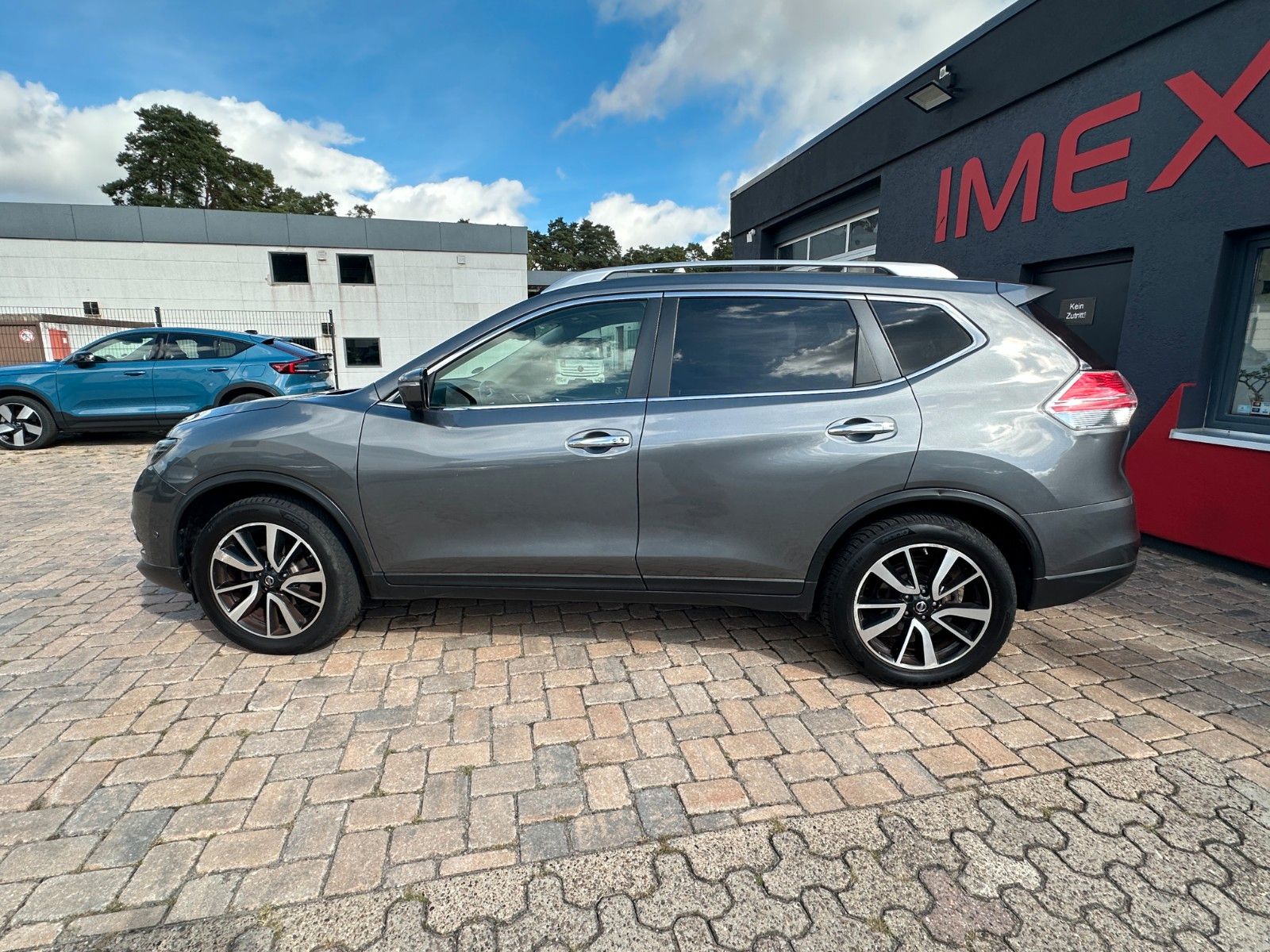 Fahrzeugabbildung Nissan X-Trail Tekna 1.6 130 PS HU 10/27 Leder 360°